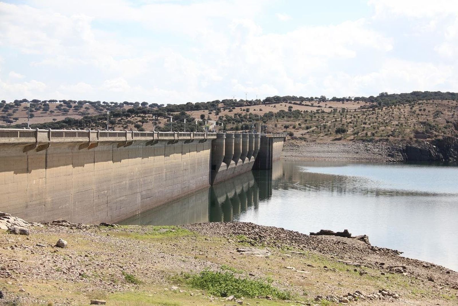 El embalse de Santa Teresa, a mitad de su capacidad