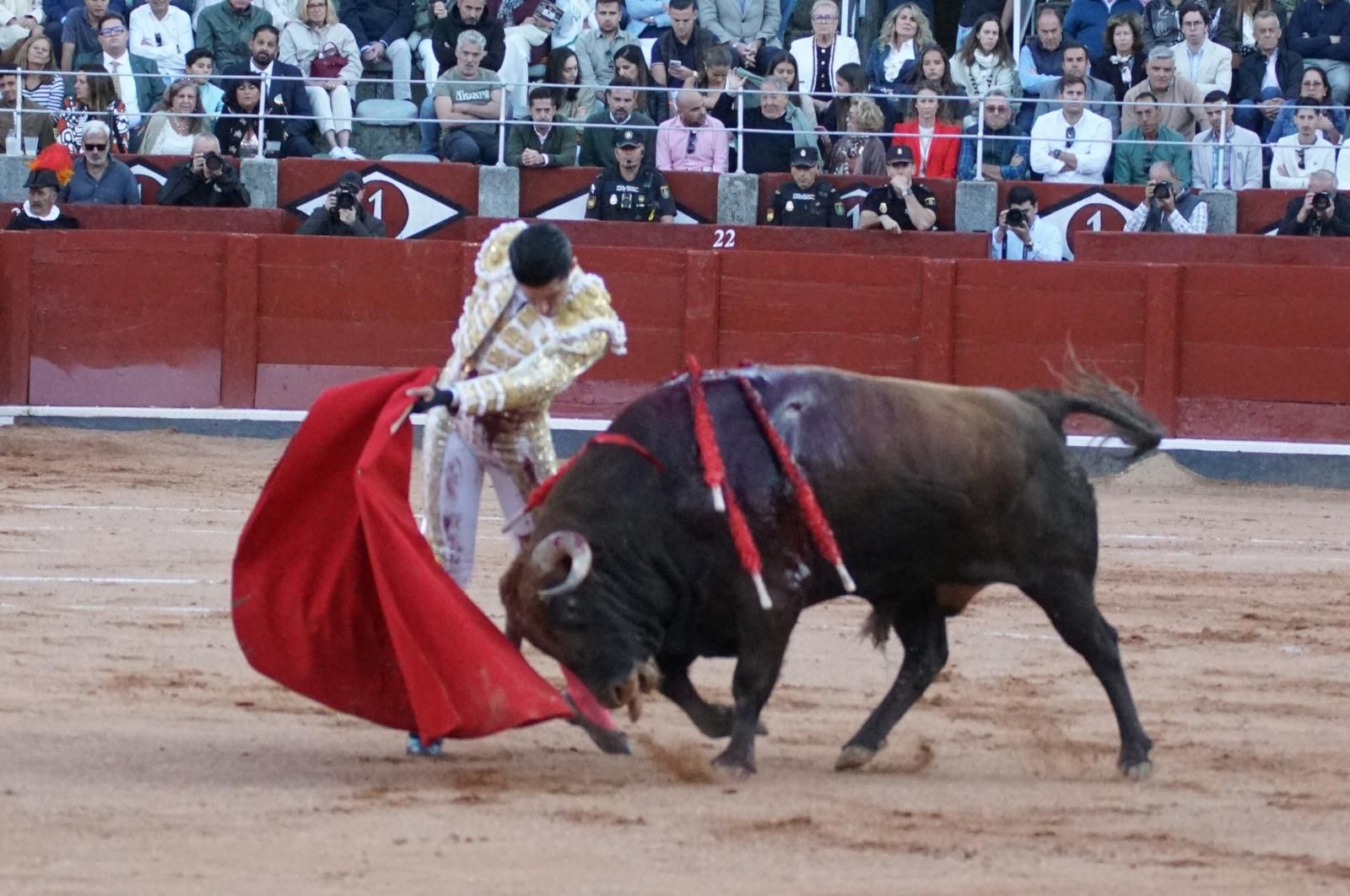 La corrida concurso para despedir la feria con Morante, Talavante y Borja Jiménez: imágenes de los mejores momentos en La Glorieta