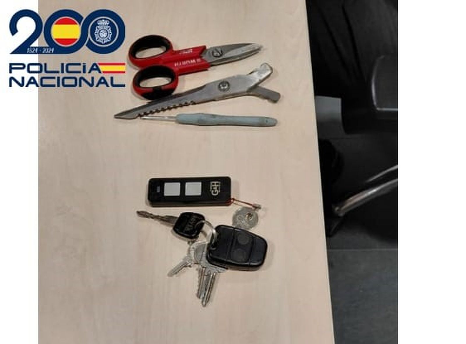 Detenido con mandos y llaves tras esconderse en un patio