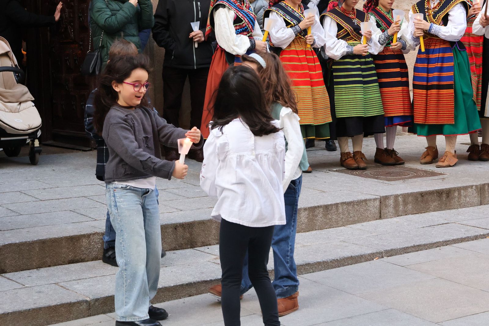 GALERÍA Los niños salen en procesión de las Candelas en Zamora