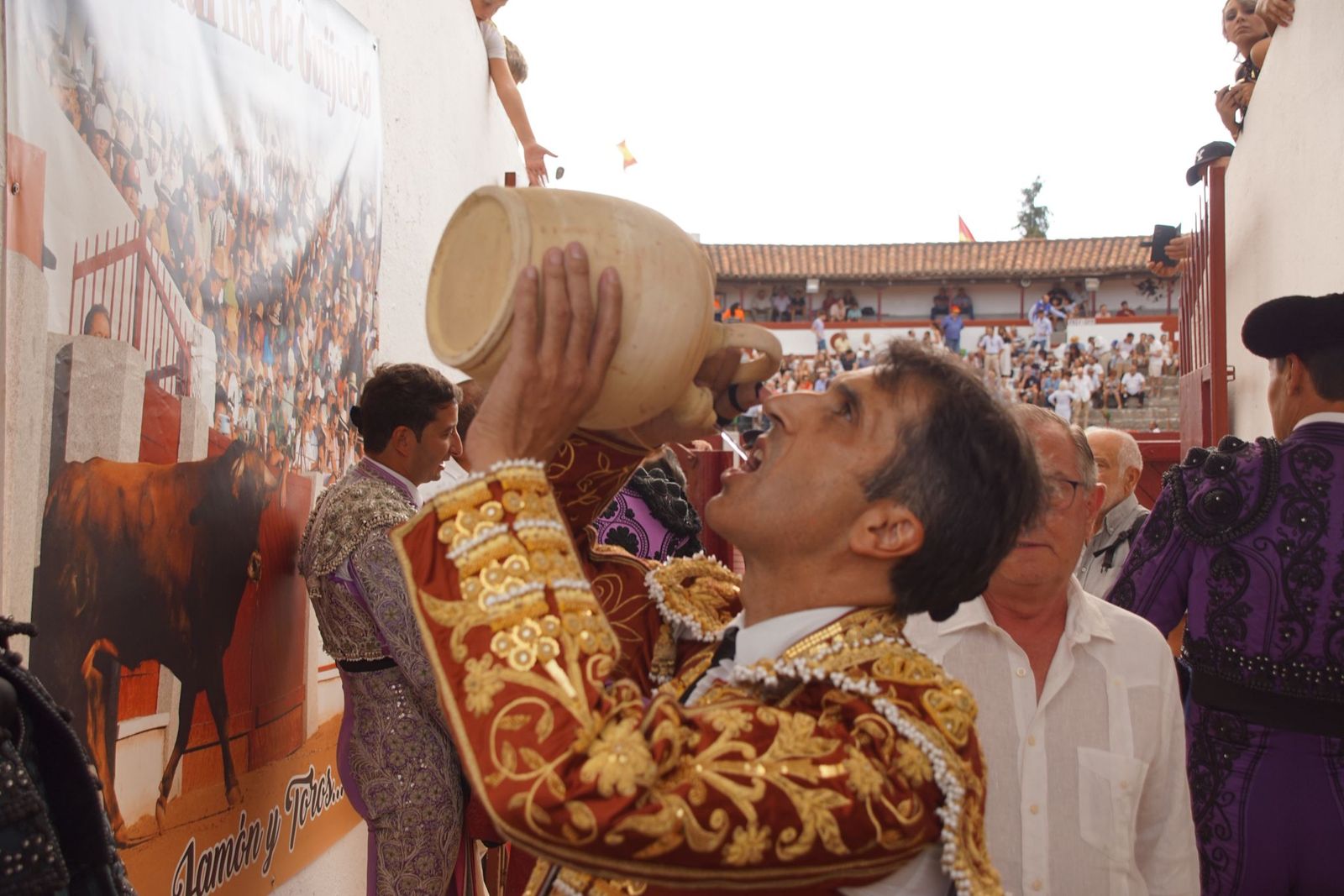 Javier Castaño se despide de Guijuelo y Damián Castaño, su hermano, e Ismael Martín salen a hombros en Guijuelo