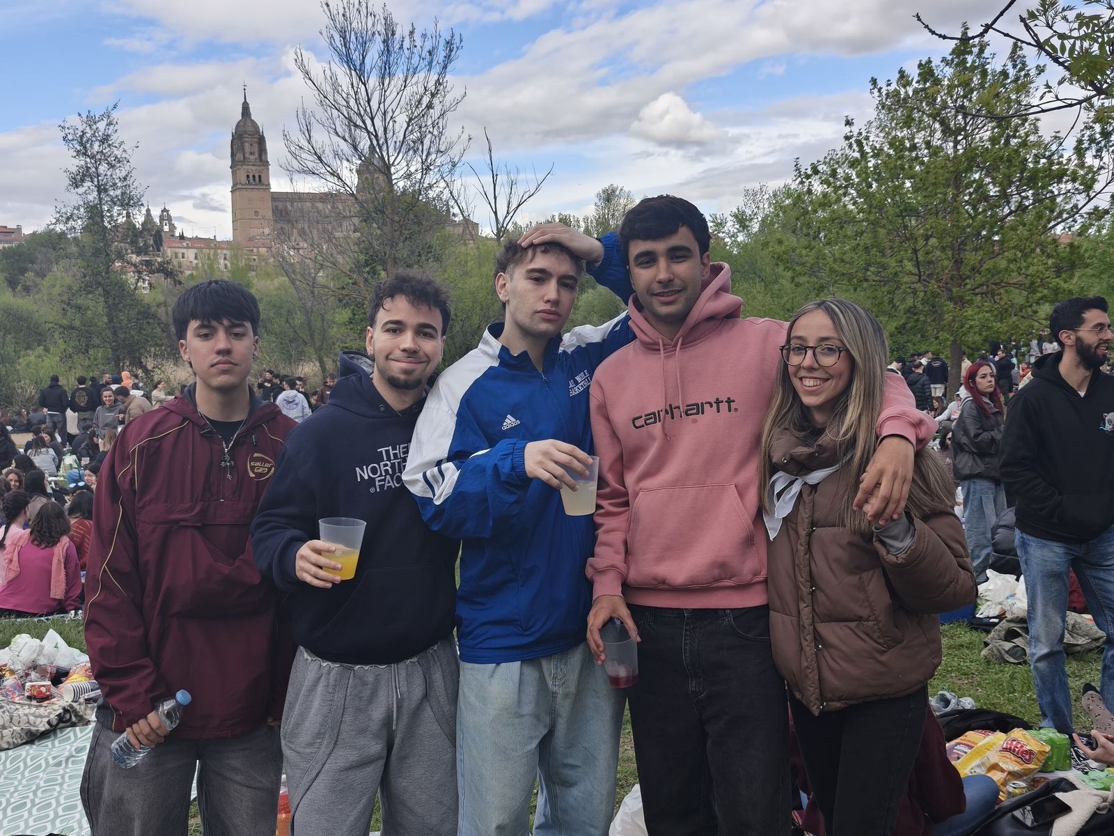 Un multitudinario Lunes de Aguas en Salamanca llena la ribera del Tormes