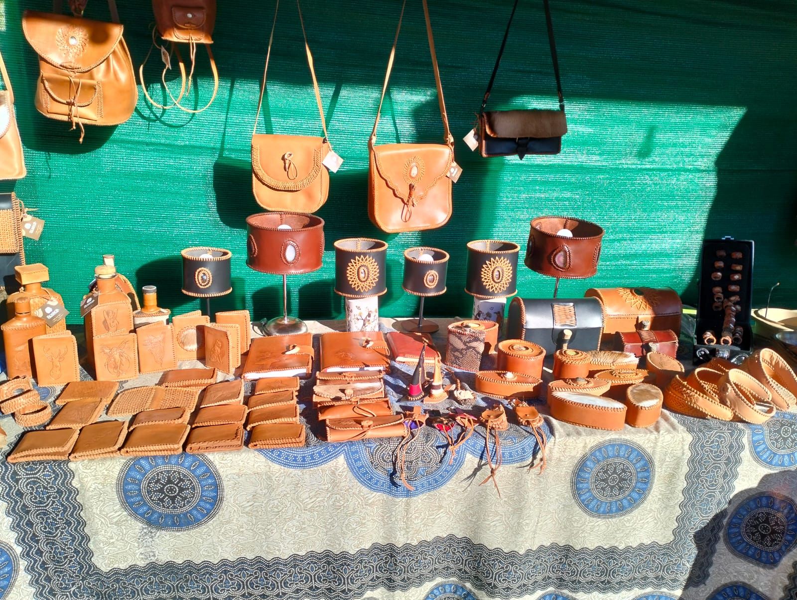 feria-de-artesania-en-el-puente-de-sanabria-foto-david-fernandez-matellan-2