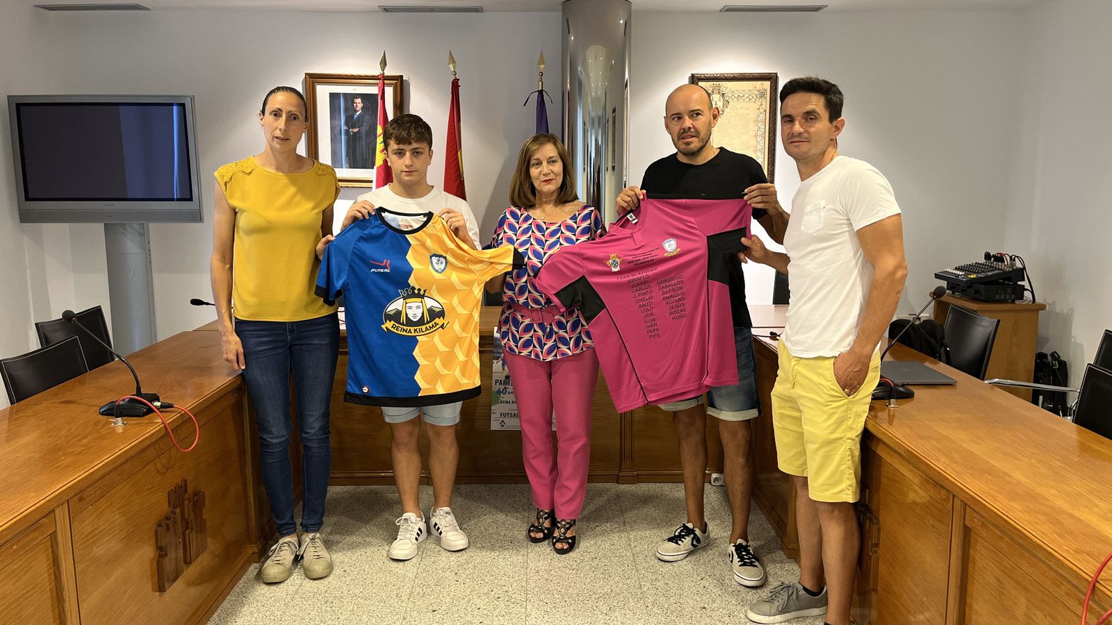 Un momento de la presentación del partido para homenajear los 40 años del Torneo de las 32 horas de Fútbol-sala