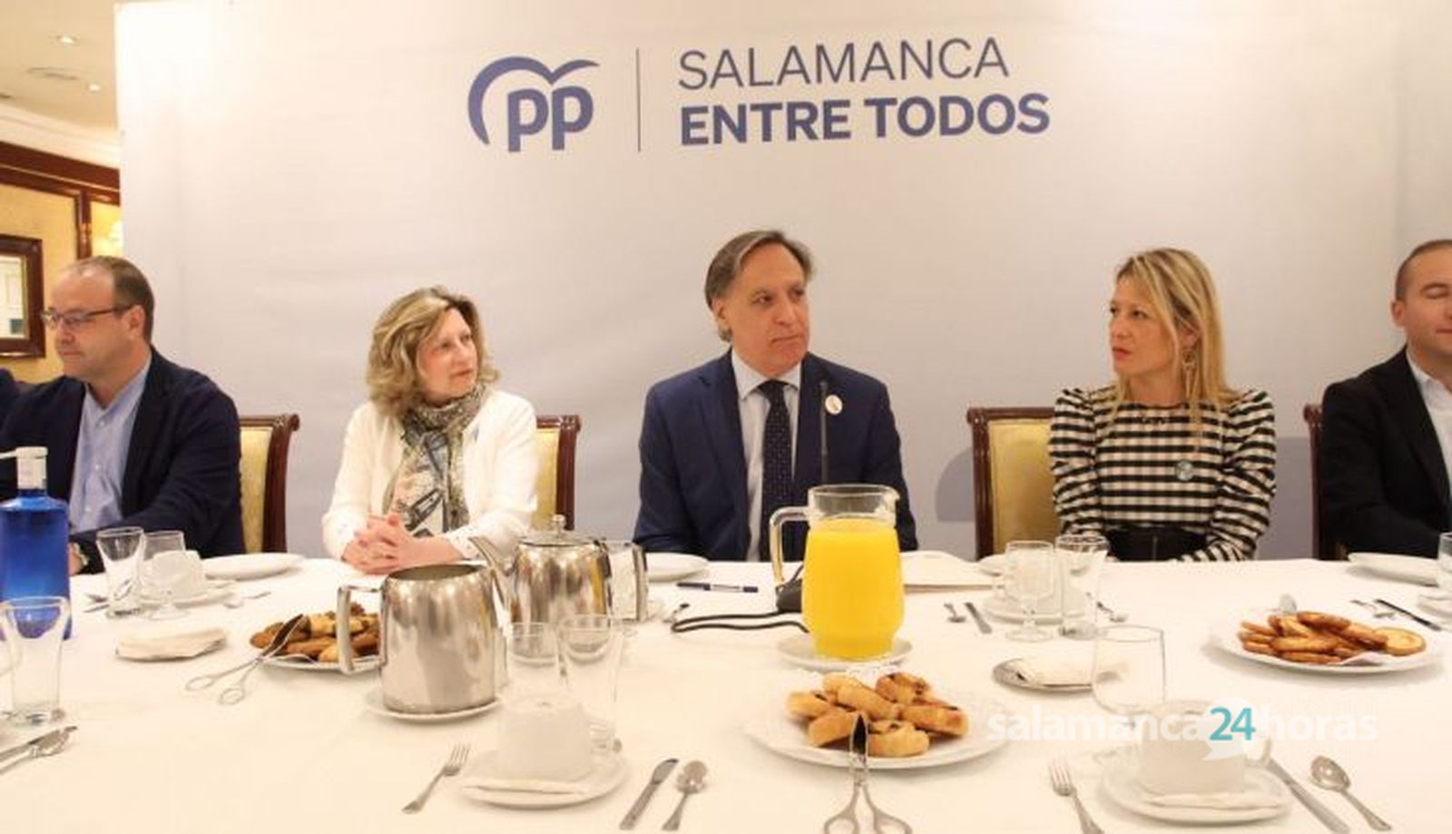 Carlos García Carbayo, mantiene un encuentro con la prensa para hacer balance de la campaña