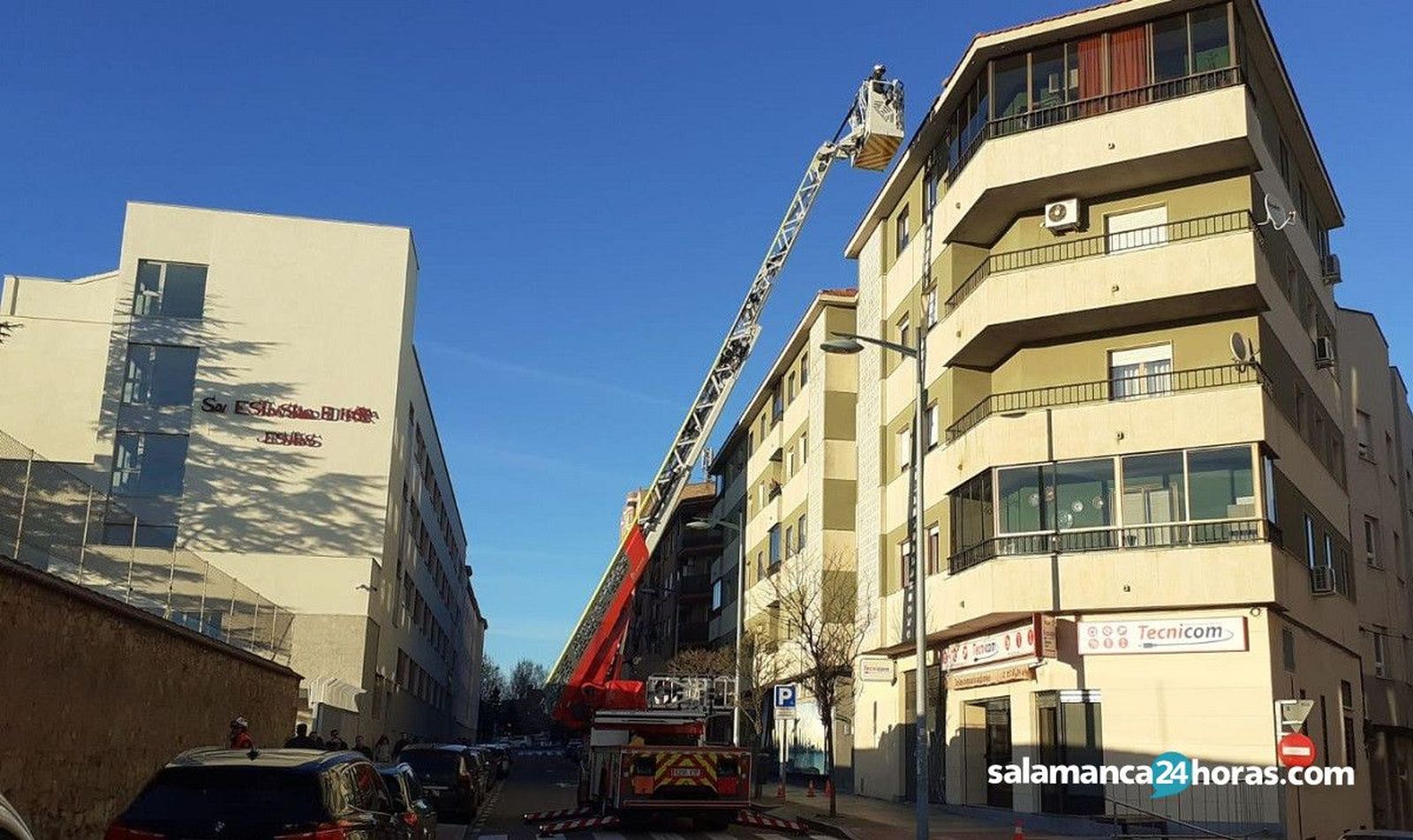 Bomberos tejado calle Príncipe de Vergara (8 1 2020) (3)