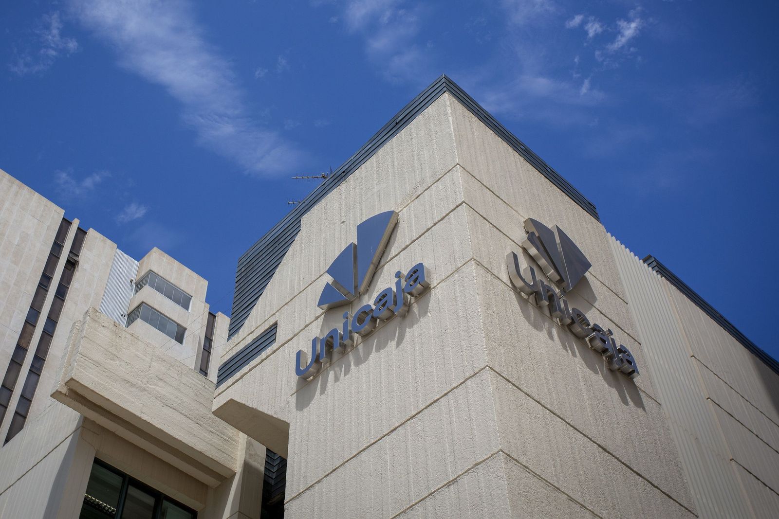 Unicaja apoya a los afectados por los incendios forestales con una línea especial de financiación al 0% de interés