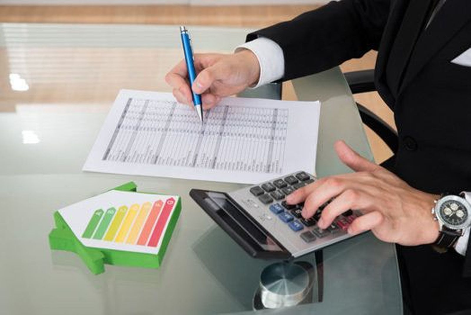 Energía, vivienda y alimentación son los gastos del hogar que más preocupan