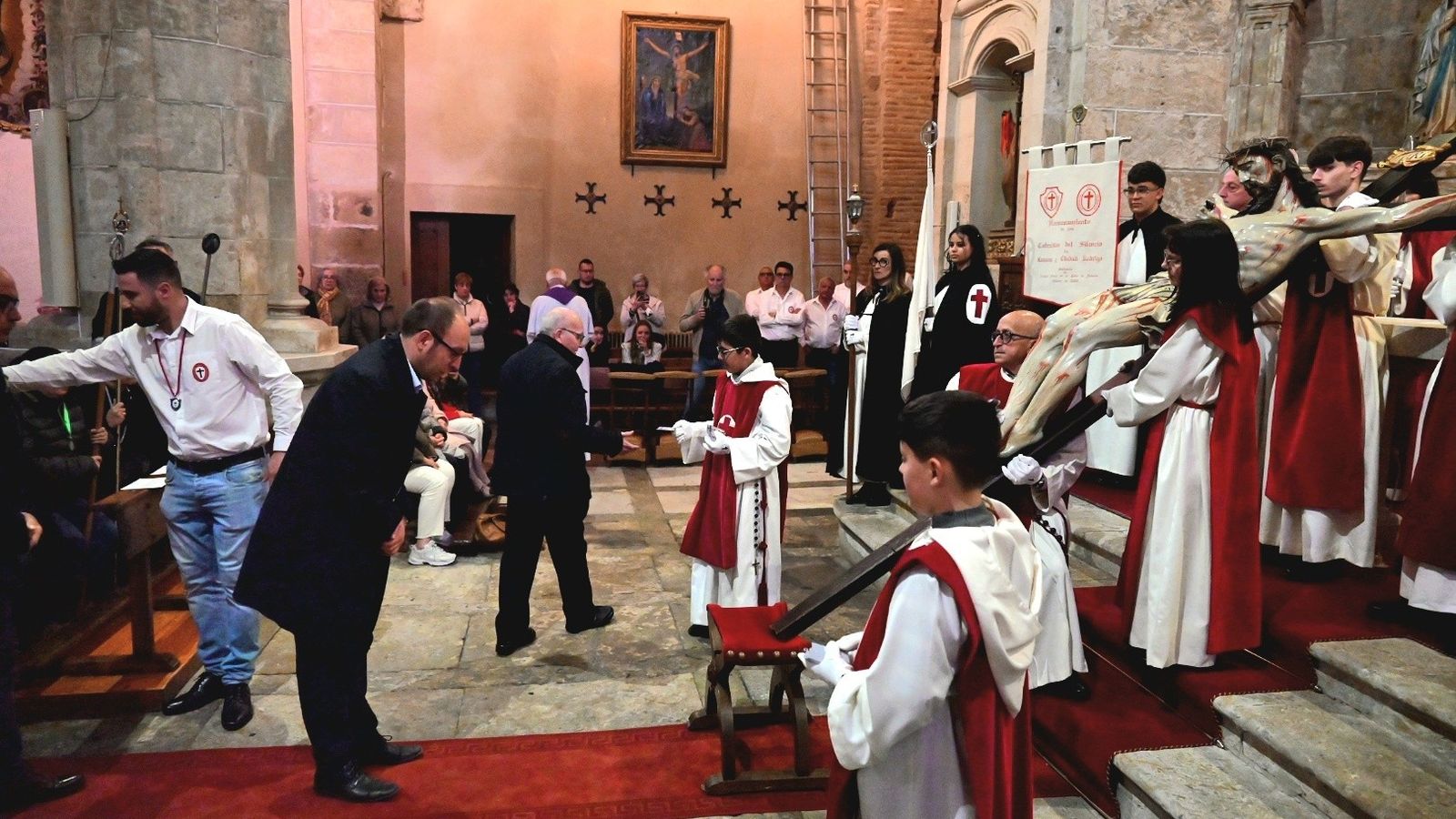 Besapiés del Santísimo Cristo de la Expiración en el Martes Santo en Ciudad Rodrigo
