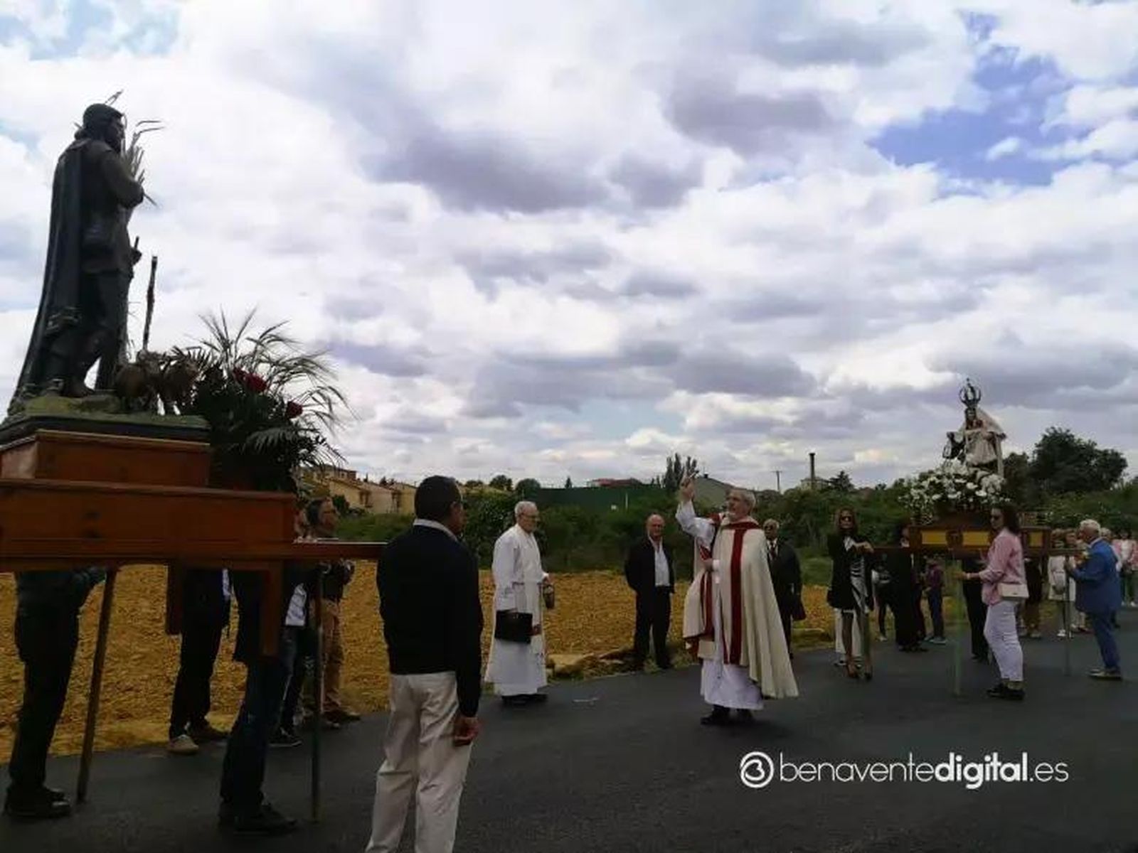 Procesión de San Isidro en Santibáñez de Vidriales