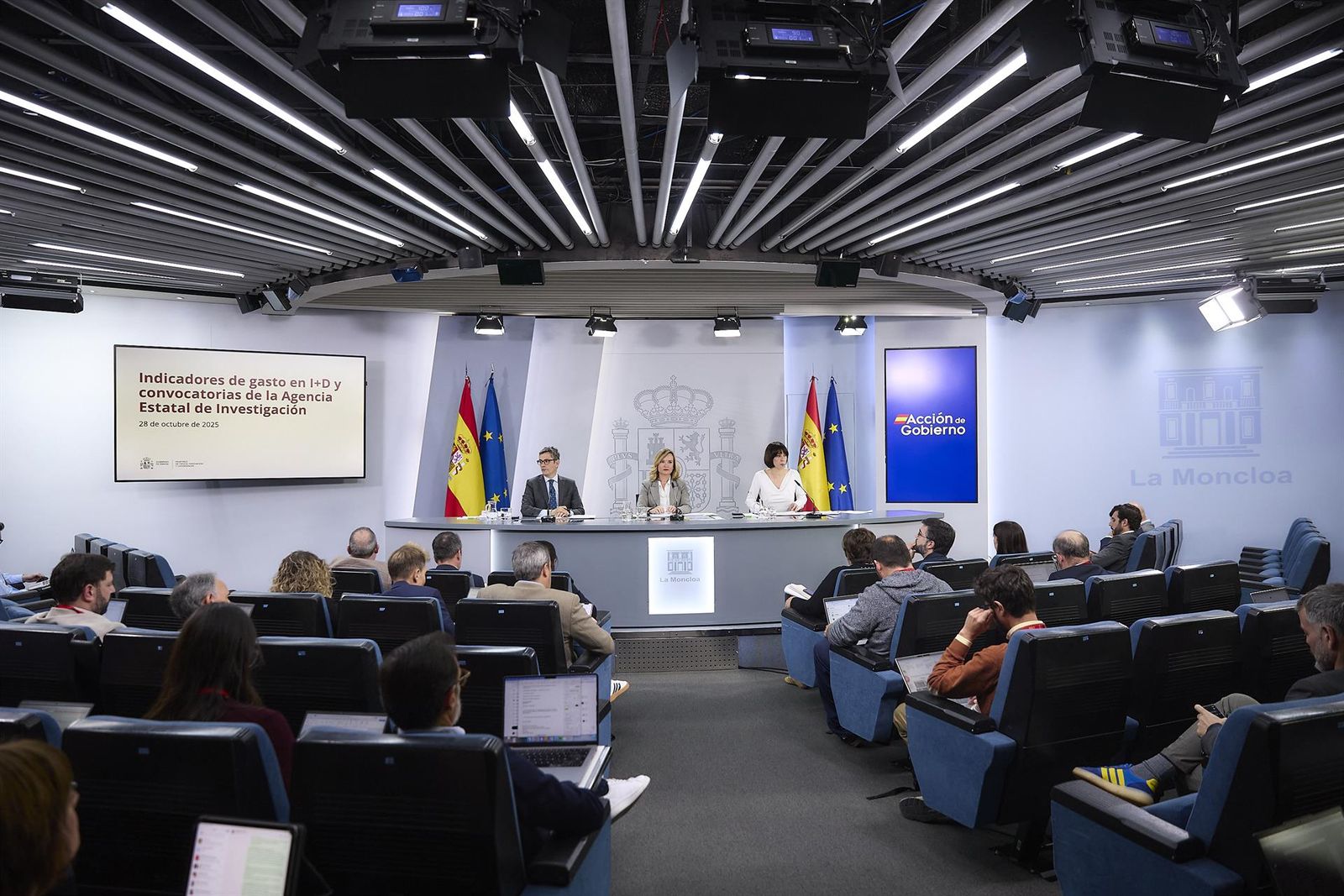 El ministro de Presidencia, Justicia y Relaciones con las Cortes, Félix Bolaños, la ministra de Educación, Formación Profesional y Deportes, Pilar Alegría, y la ministra de Ciencia, Innovación y Universidades, Diana Morant, durante una rueda de pren - Jesús Hellín - Europa Press