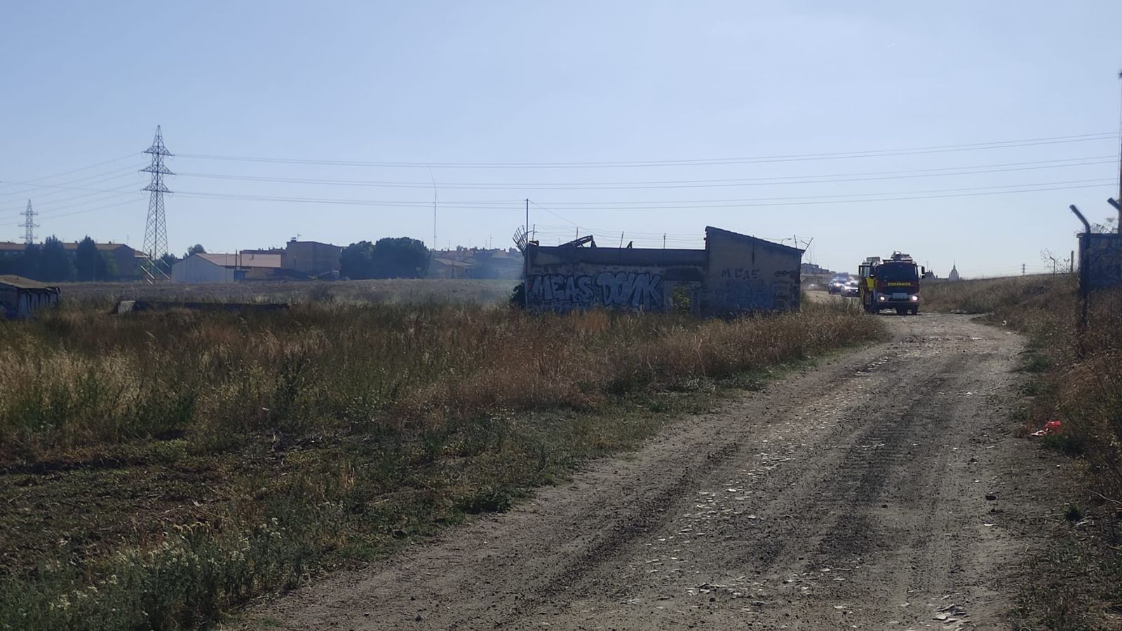 bomberos-en-un-incendio-de-basuras-en-puente-ladrillo-14
