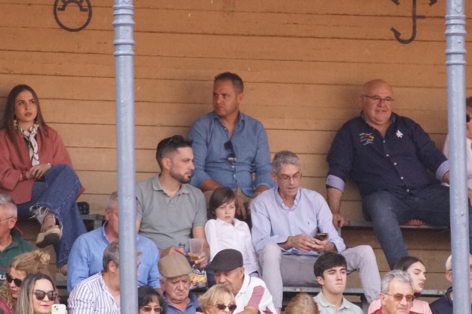 Expectación por ver los caballos de rejoneo en La Glorieta: imágenes del ambiente en los tendidos y en el patio de cuadrillas