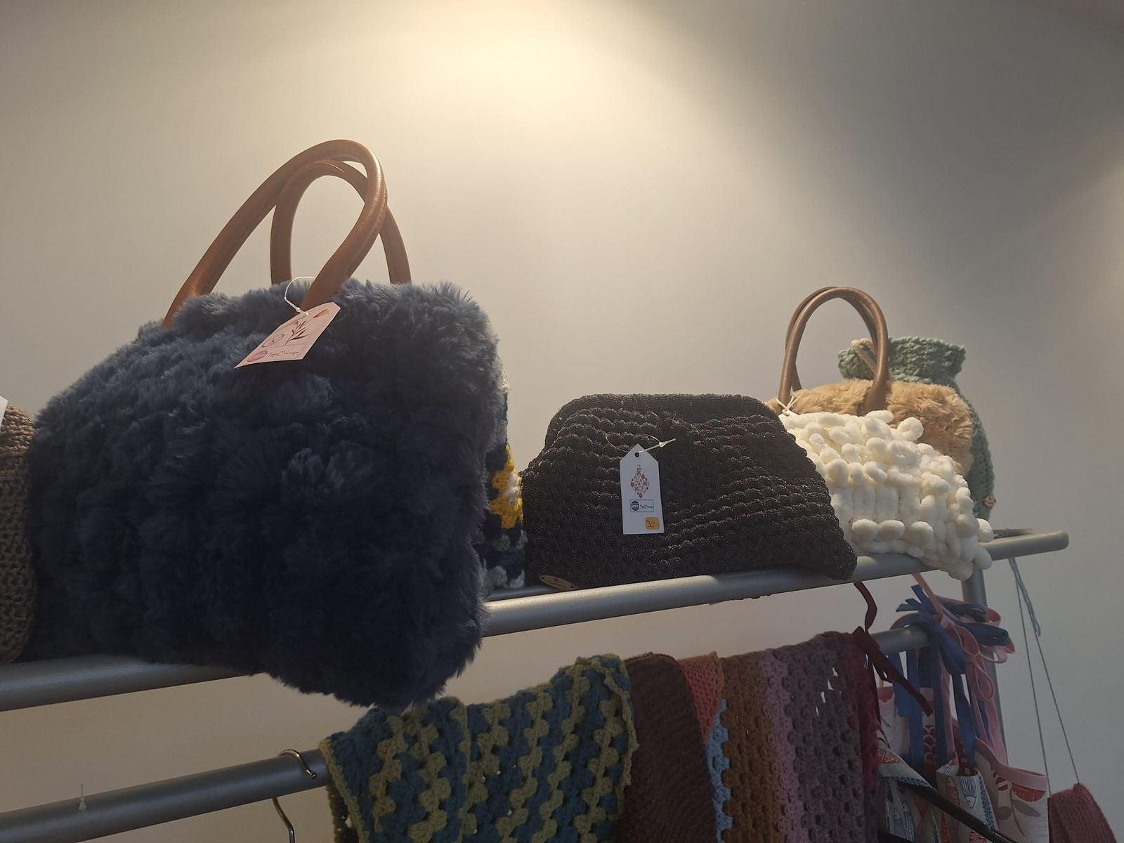 Mercadillo solidario Tejemaneje en Villamayor 2025 (14).jpeg