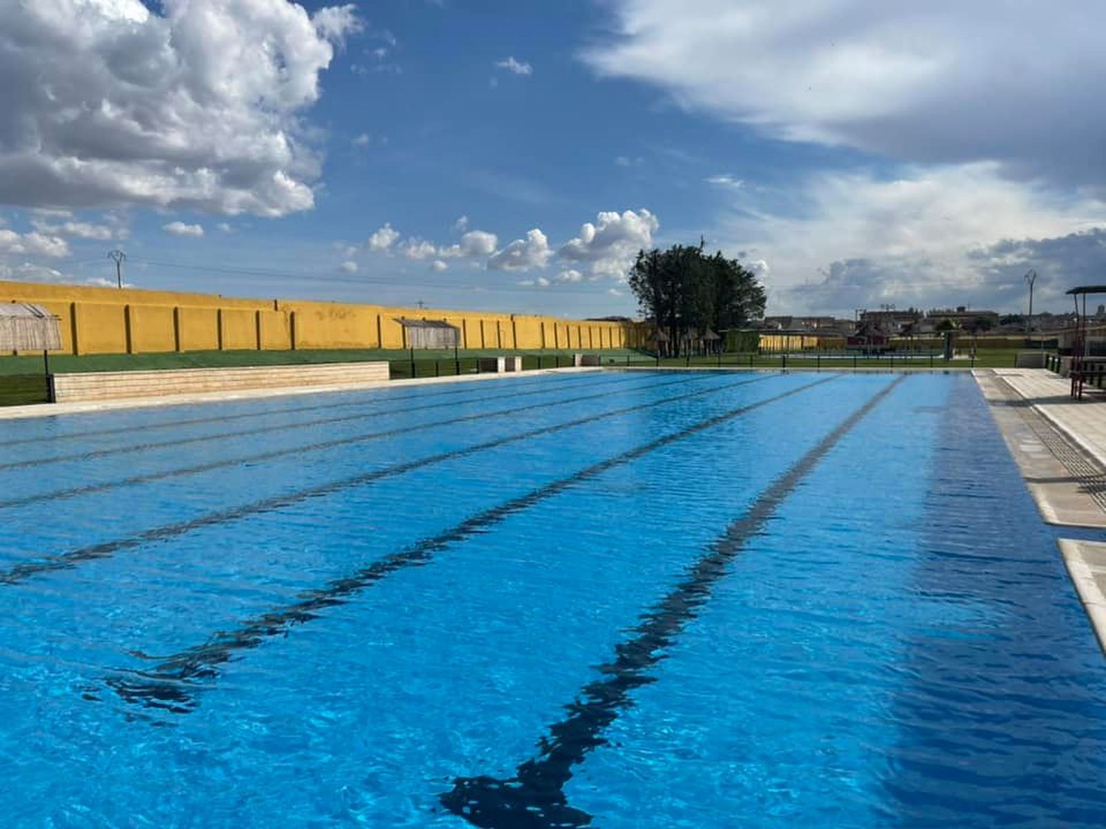 Imagen de la piscina de Toro