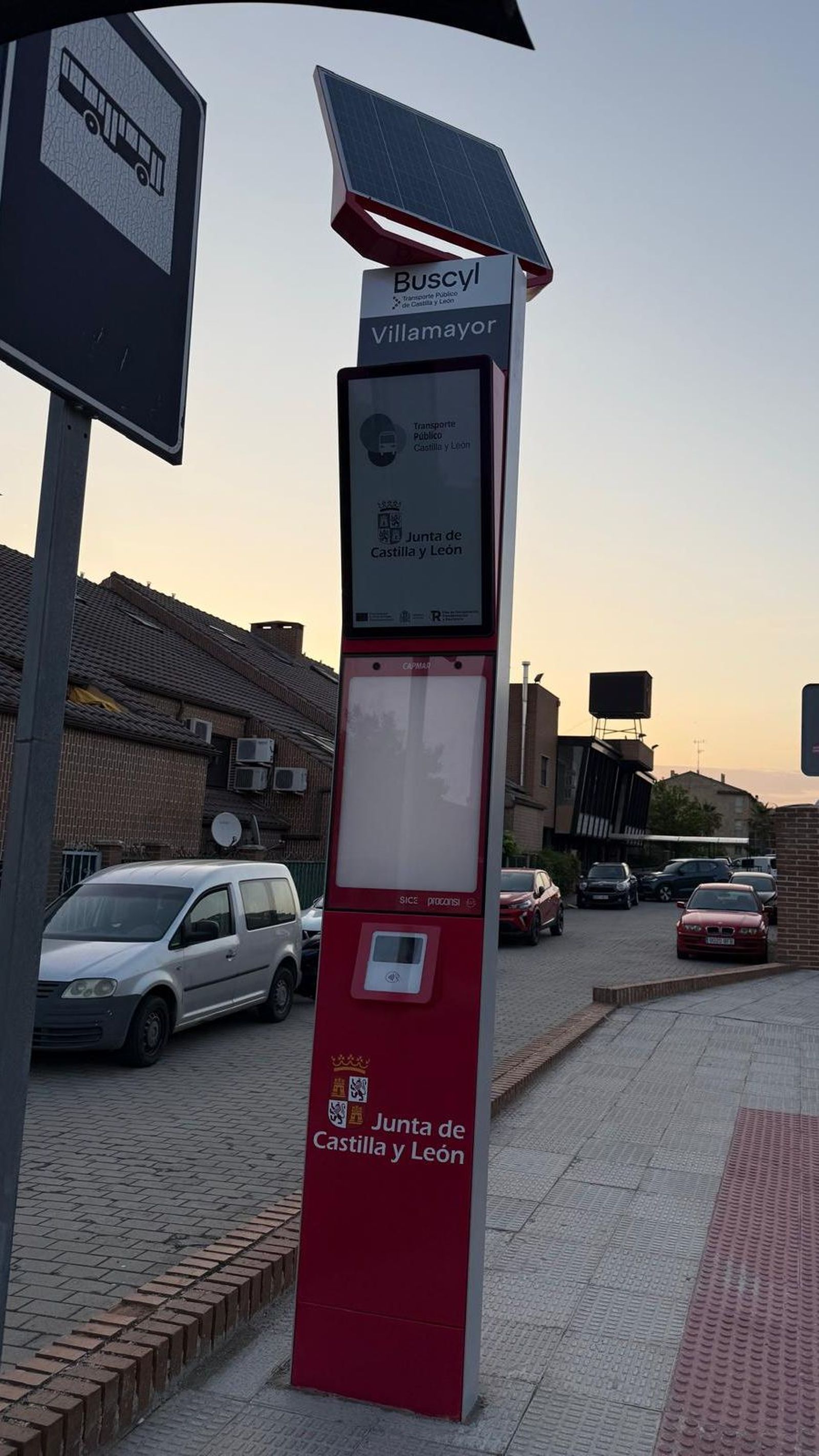 Nuevas marquesinas inteligentes Villamayor