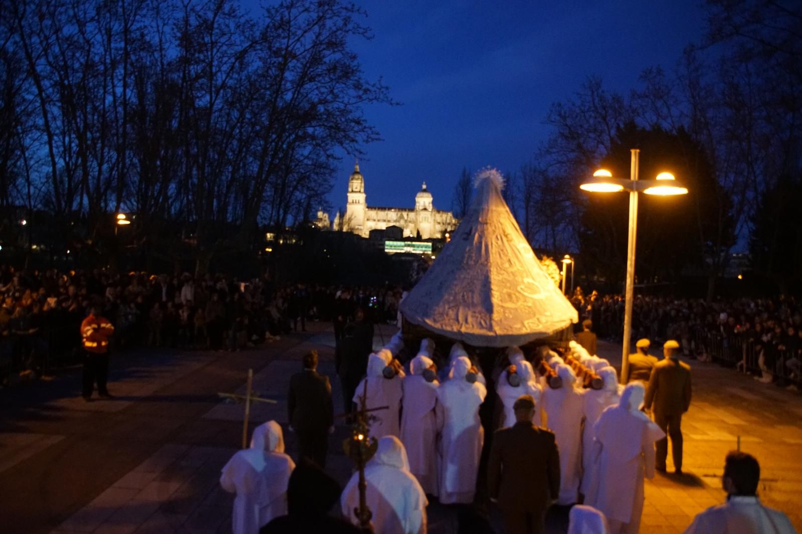 María Nuestra Madre y el Cristo del Amor y de la Paz en la procesión de la Semana Santa 2026 en Salamanca