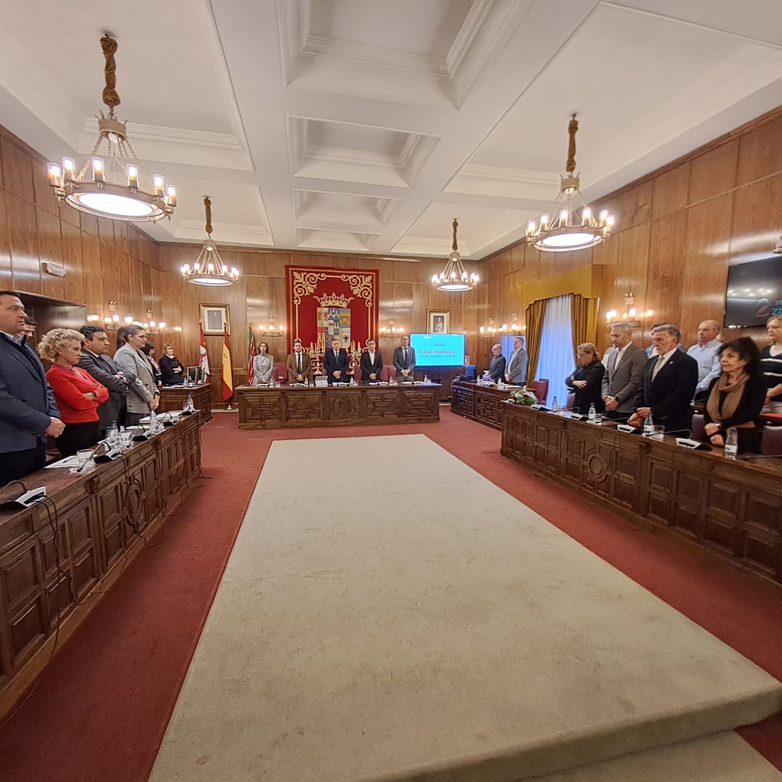 Minuto de silencio en el Pleno de noviembre