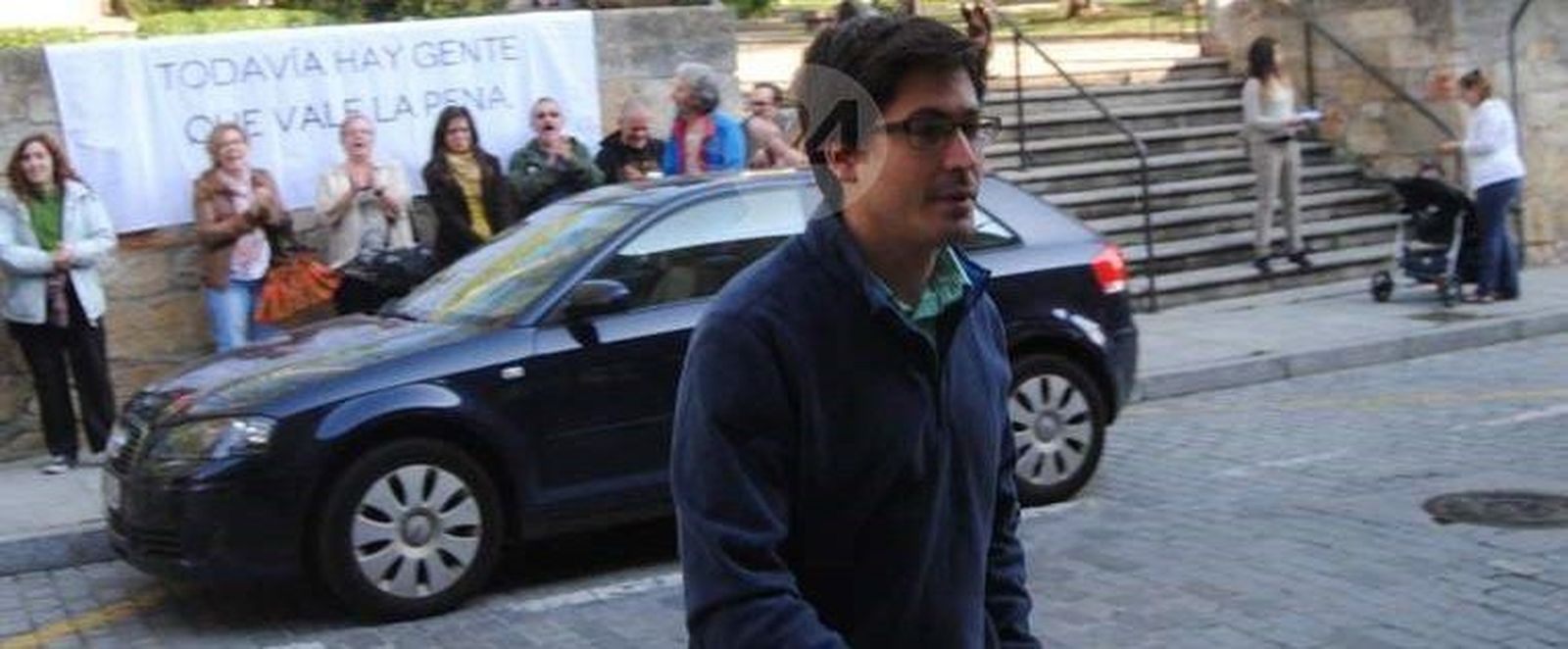 El concejal y diputado provincial Gabriel de la Mora se enfrentará a año y medio de cárcel por injurias a dos policías nacionales