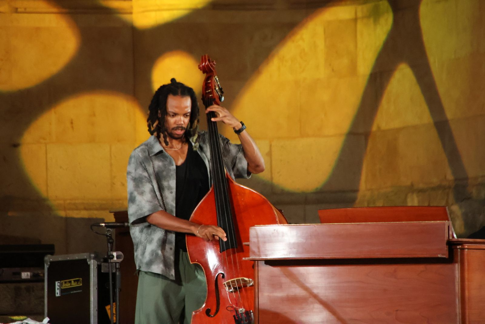 Concierto de jazz del grupo Sullivan Fortner y Peter Bernstein en el Patio Chico de Salamanca