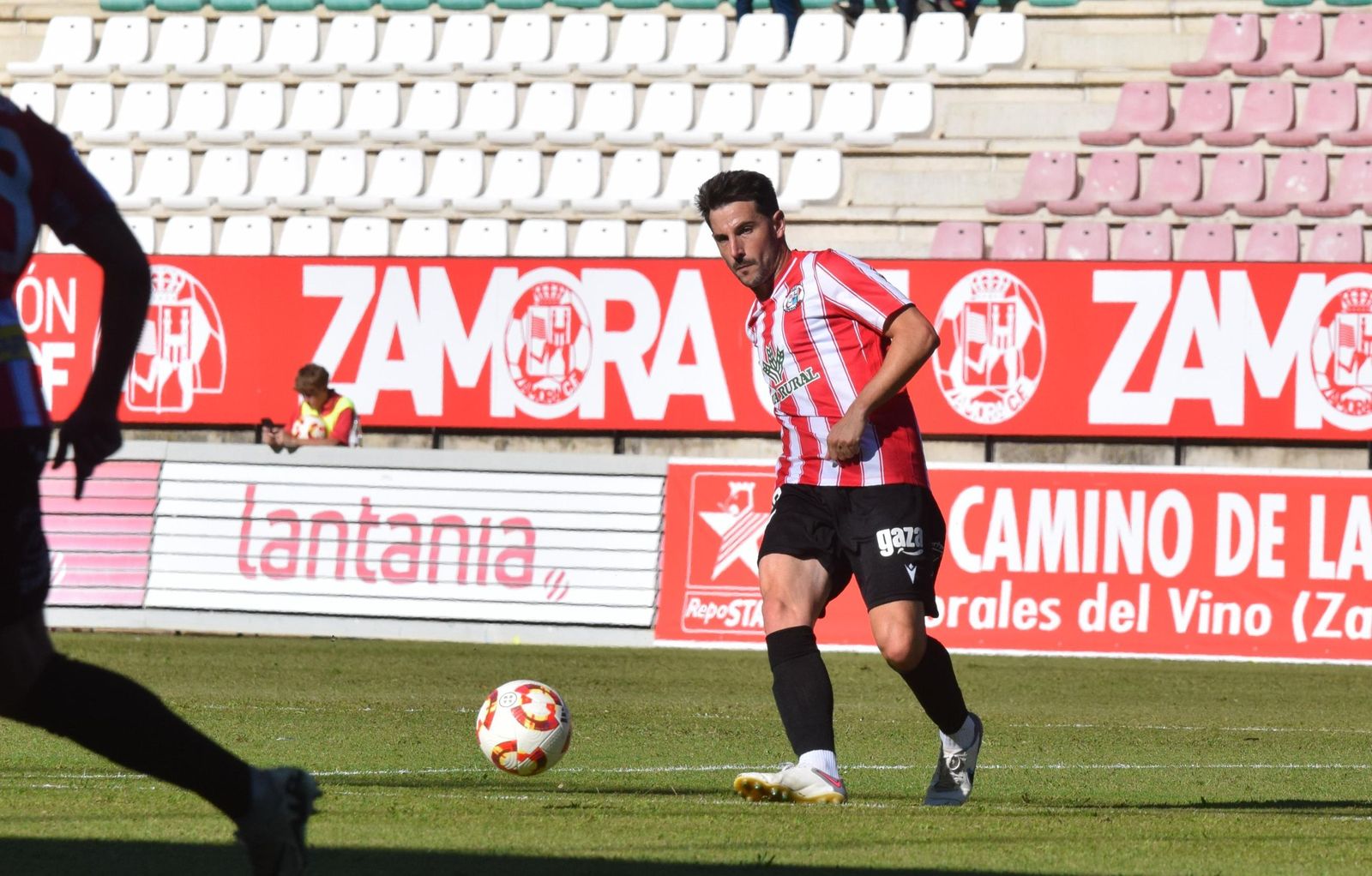 Julen Castañeda en un partido con el Zamora CF