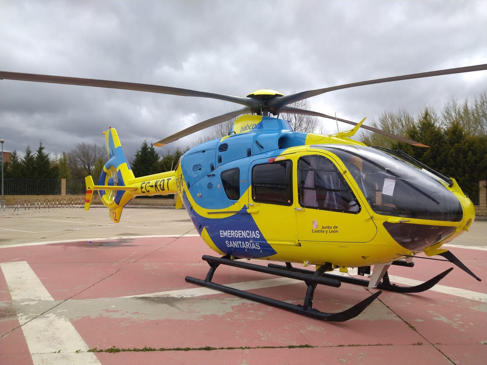 Helicóptero medicalizado en el helipuerto de Huerta Otea (1)