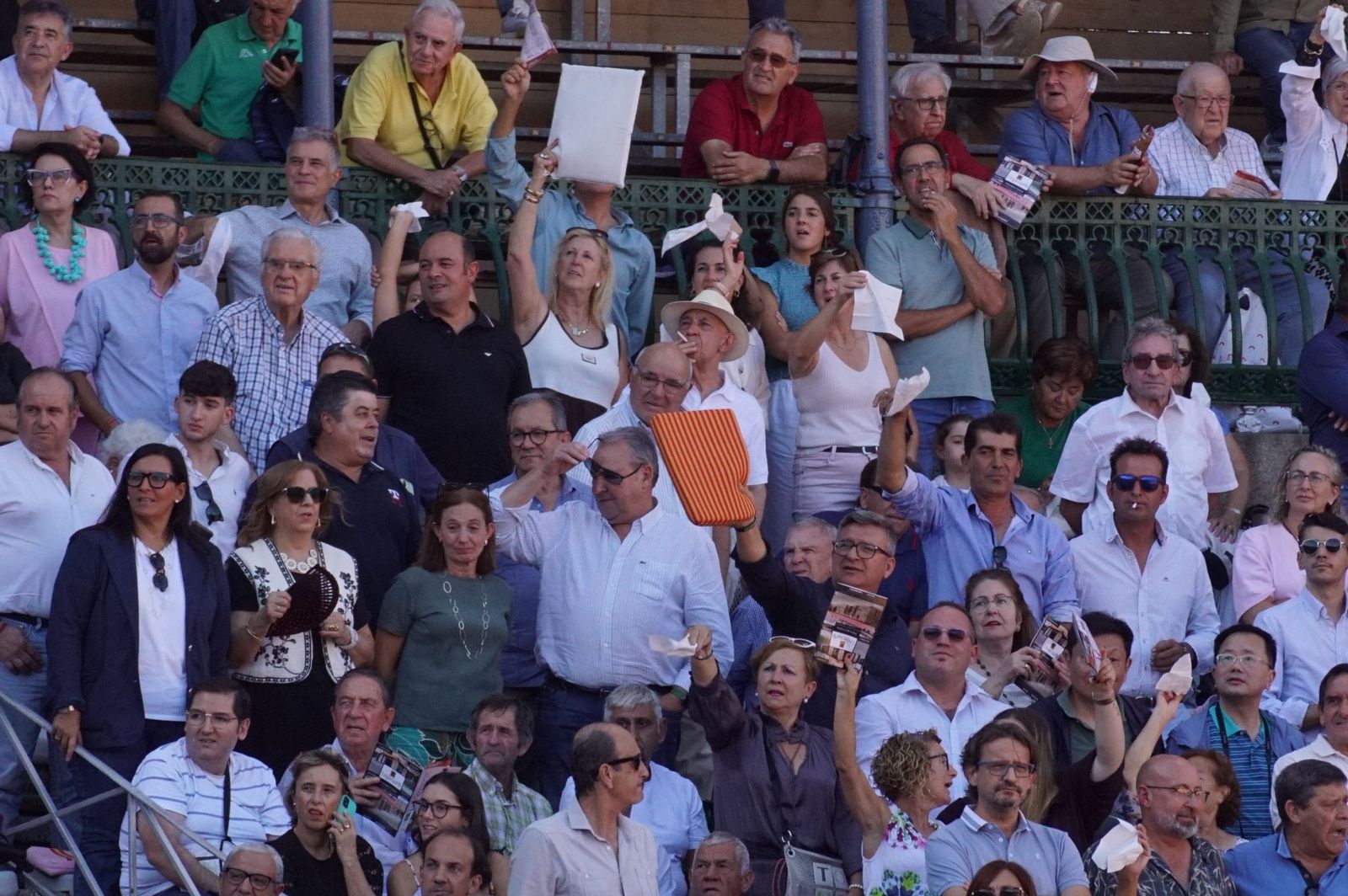 Así han vivido los salmantinos el primer festejo de la feria taurina 2025: imágenes del ambiente en los tendidos y en el patio de cuadrillas