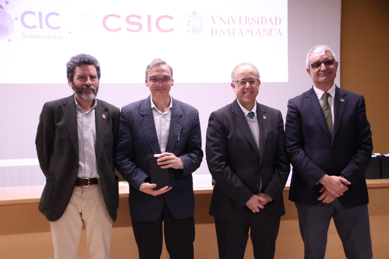 El Centro de Investigación del Cáncer (CIC) organiza un homenaje al personal que cumple 25 años