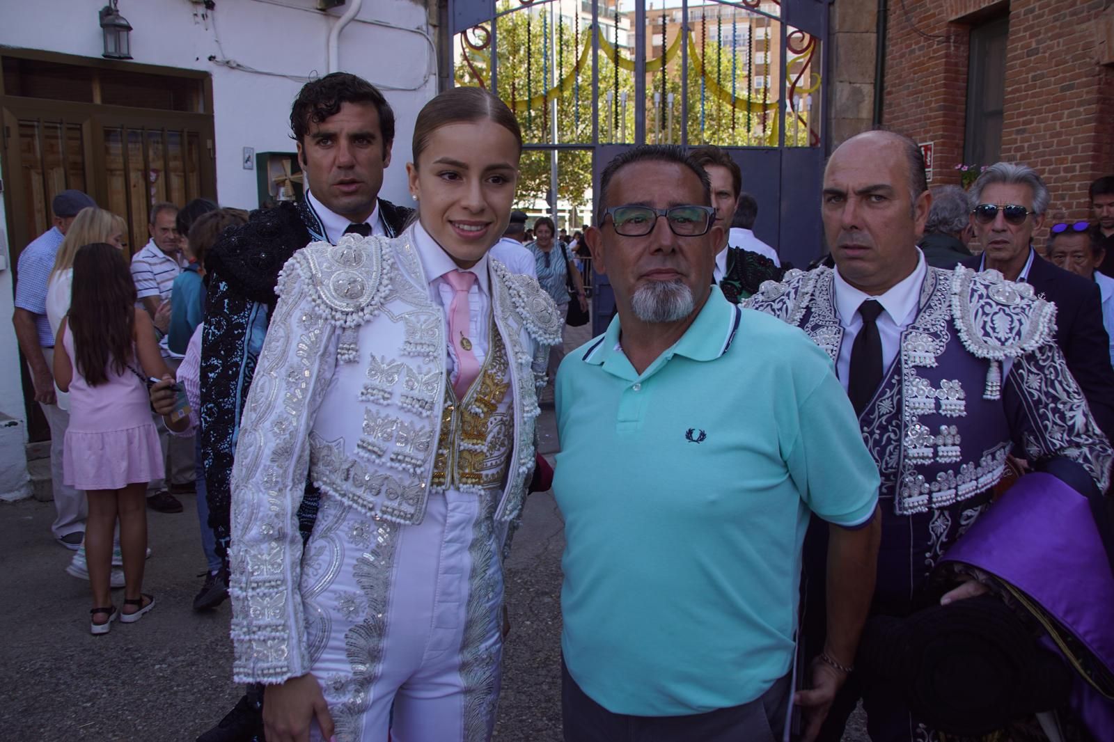 Así han vivido los salmantinos el primer festejo de la feria taurina 2025: imágenes del ambiente en los tendidos y en el patio de cuadrillas