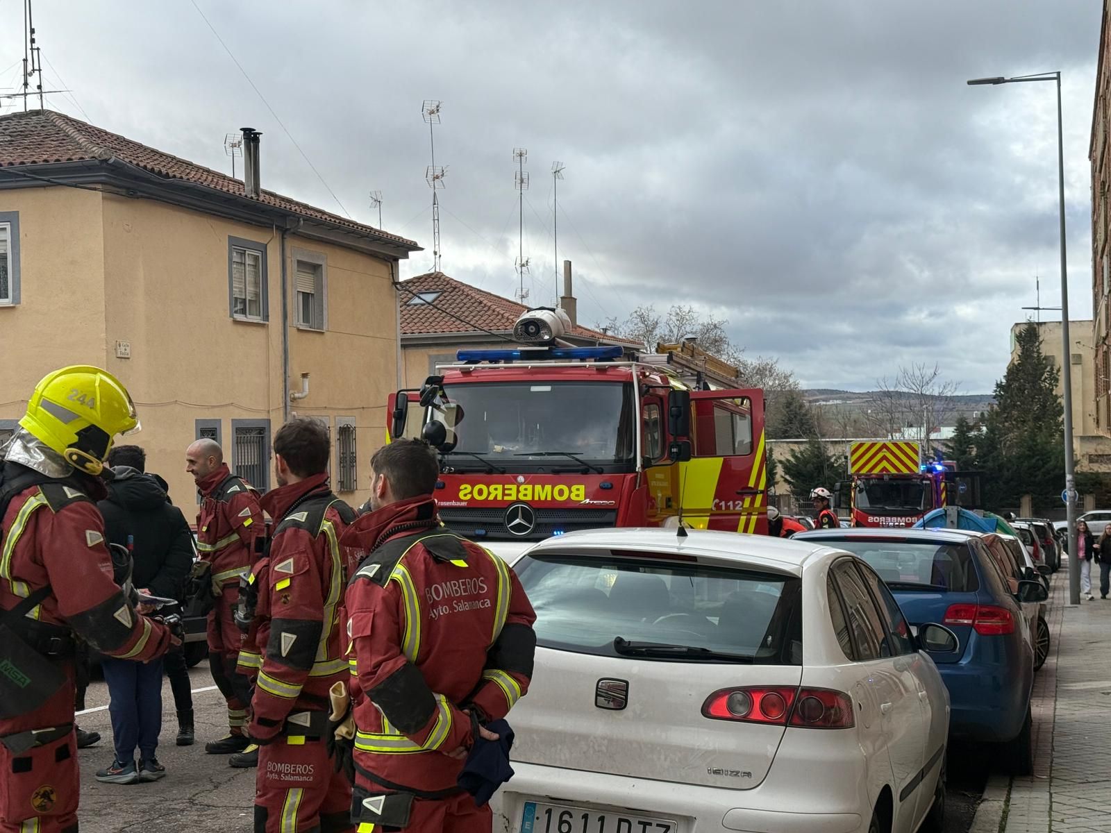 Amplio despliegue de los servicios de emergencia tras la intoxicación de una mujer en la calle Volta