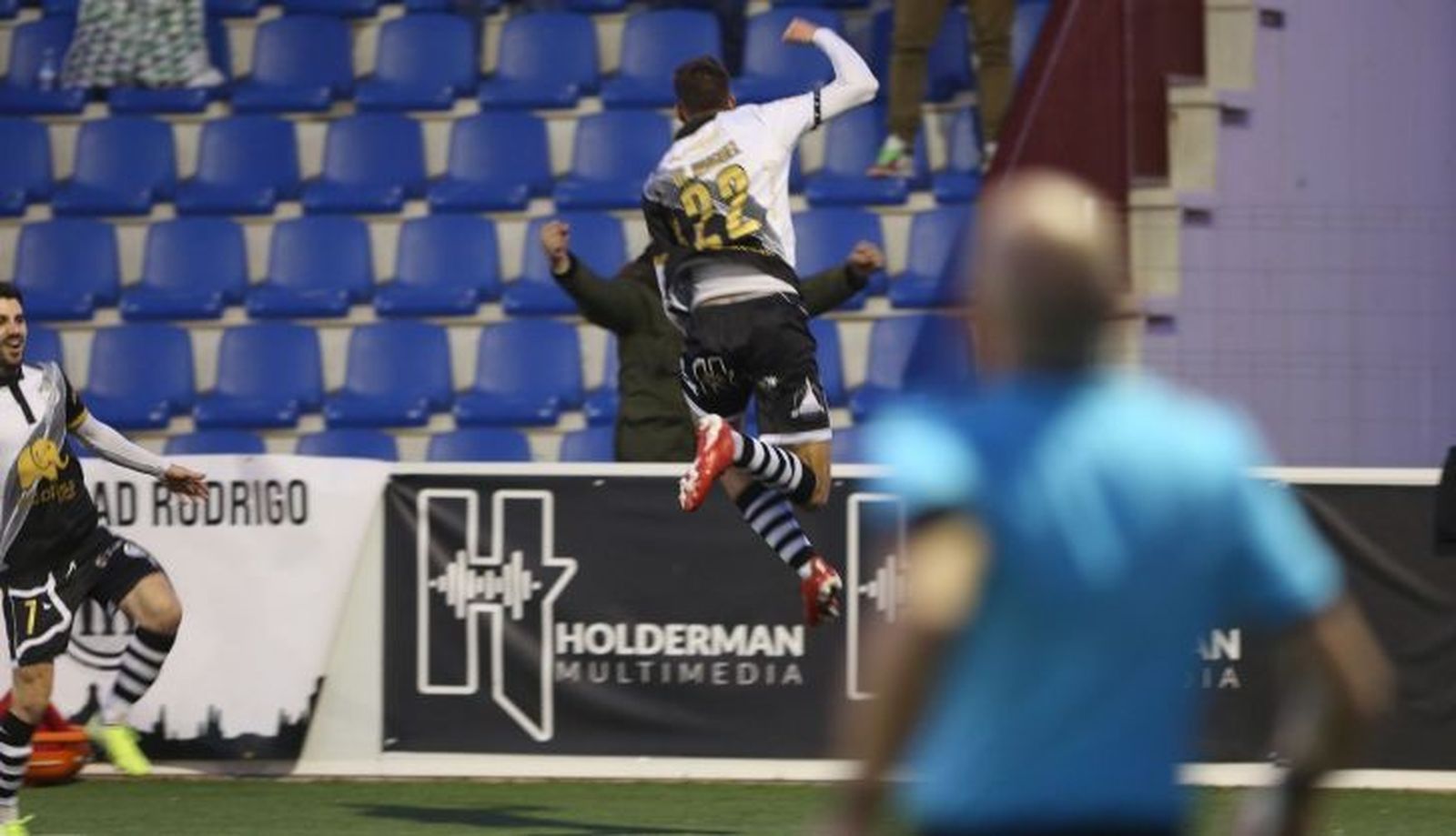 De Miguel celebra el gol de la victoria ante el Rayo Majadahonda | FOTO SALAMANCA24HORAS.COM