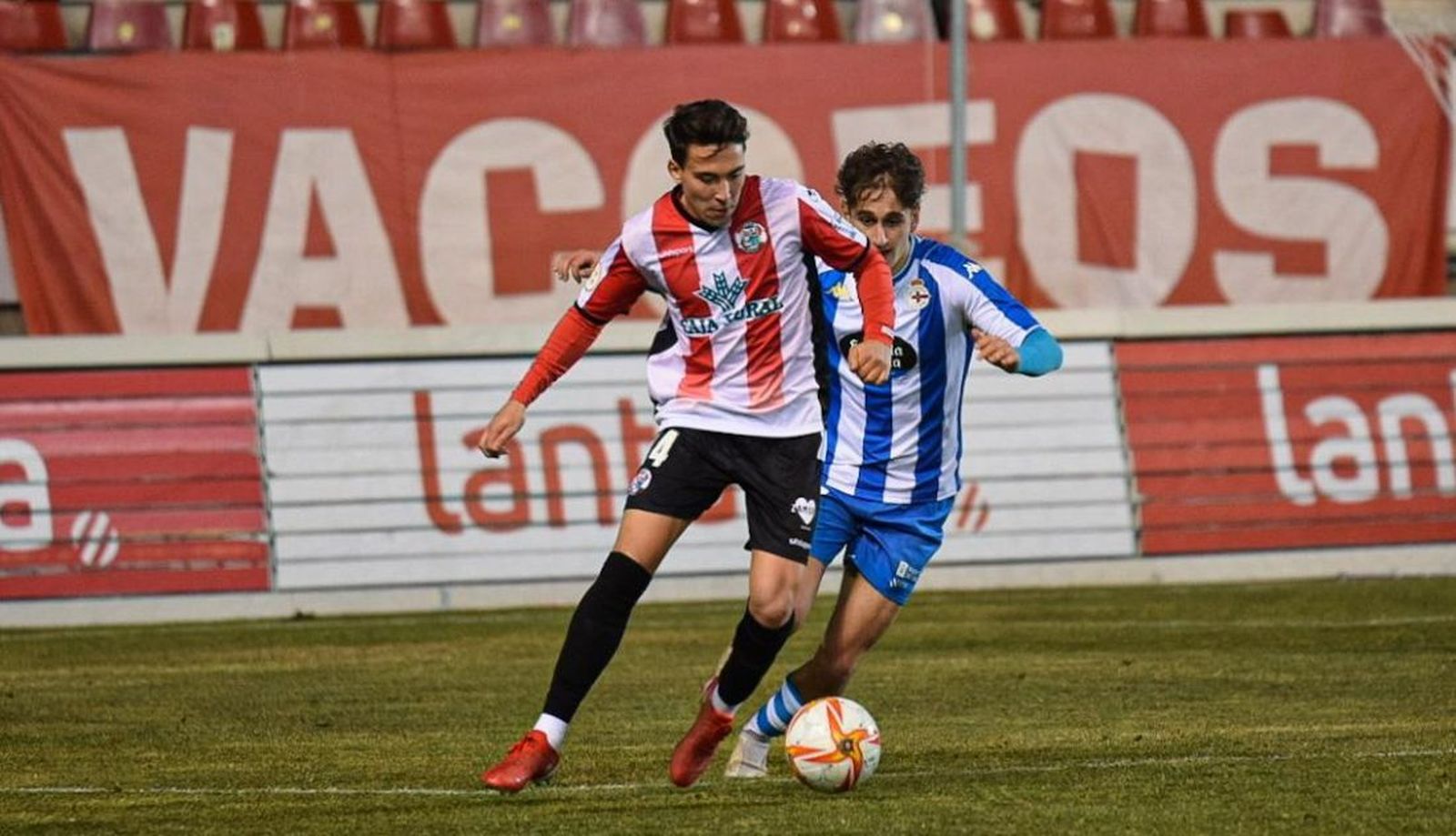 Jon Rojo, en una acción ante el Deportivo | FOTO ZAMORA24HORAS.COM