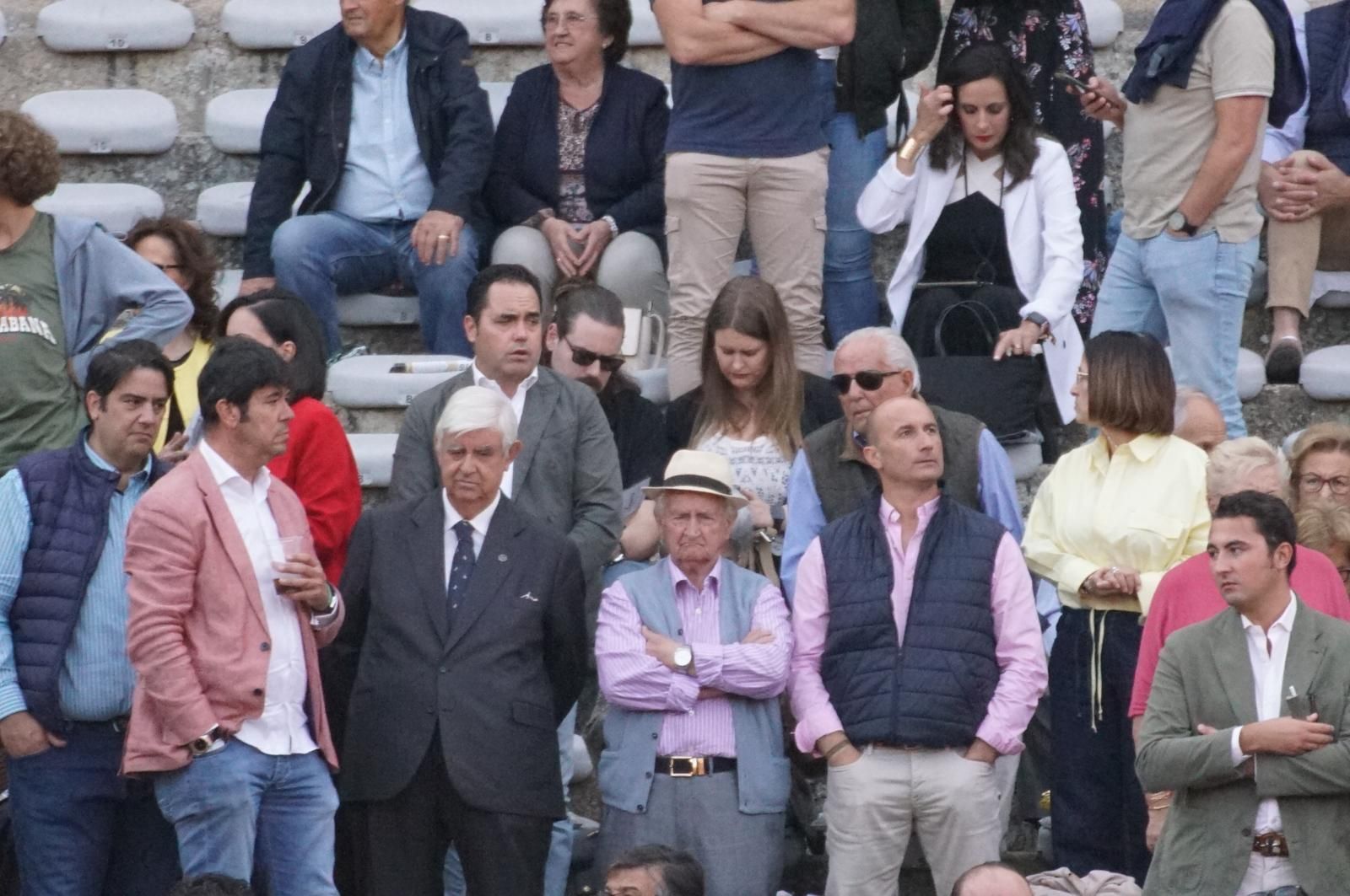 resumen-fotografico-del-ambiente-en-los-tendidos-de-la-glorieta-durante-la-corrida-concurso-22-de-septiembre-fotos-juanes-10