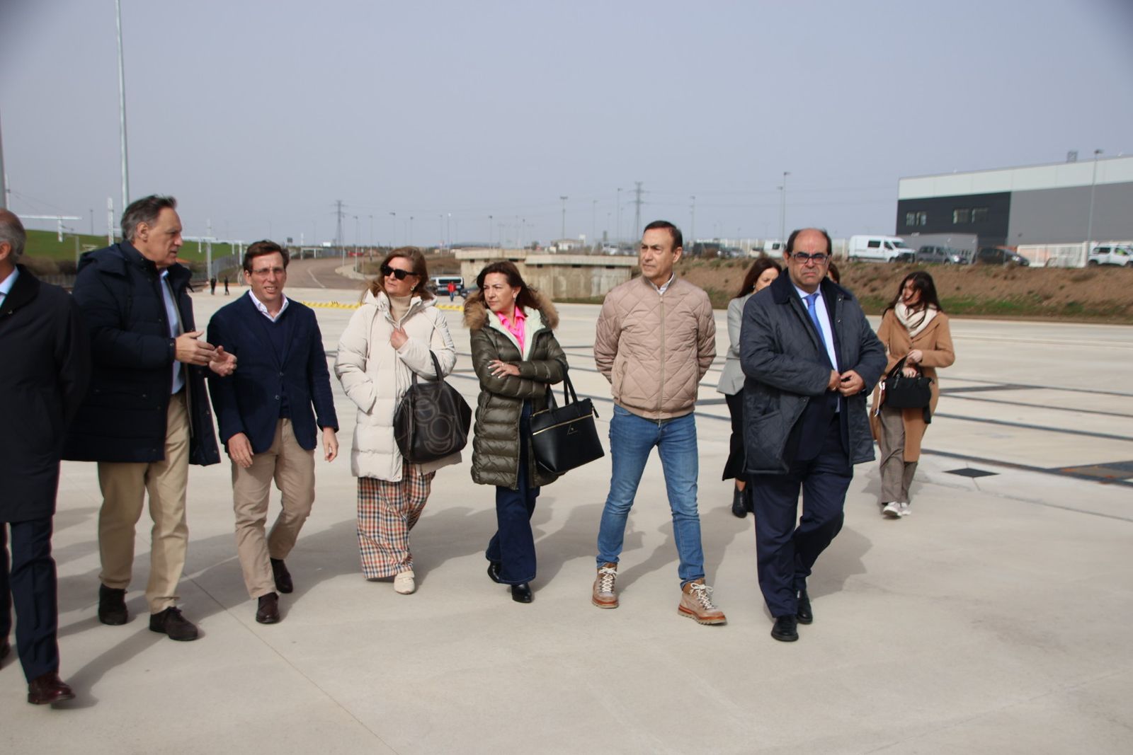 José Luis Martínez Almeida y Carlos García Carbayo, atienden a los medios de comunicación antes de realizar una visita al Puerto Seco de Salamanca