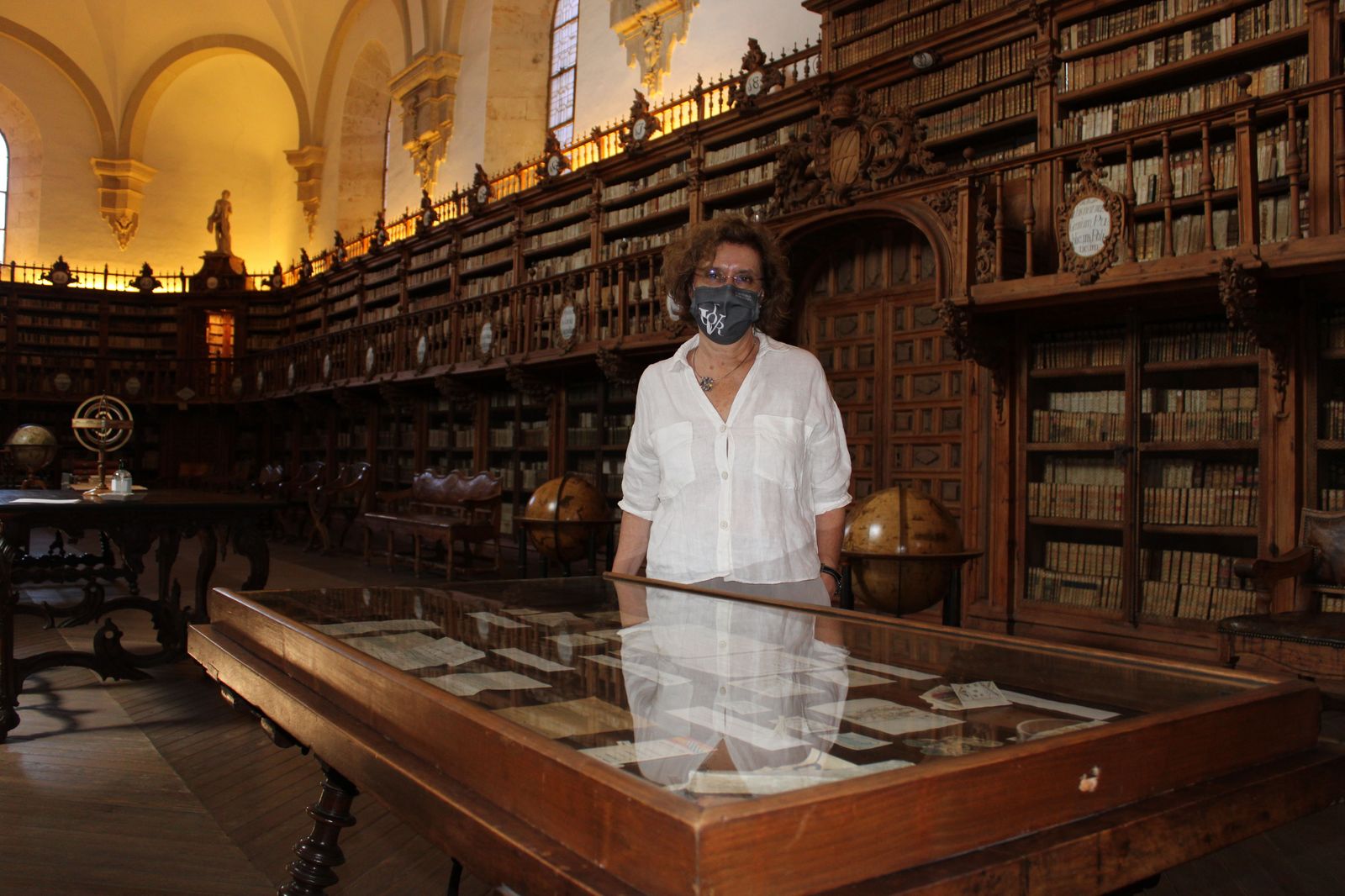 biblioteca-usal-serendipias-libros-historicos-directora-de-la-biblioteca-de-la-usal-libros-13