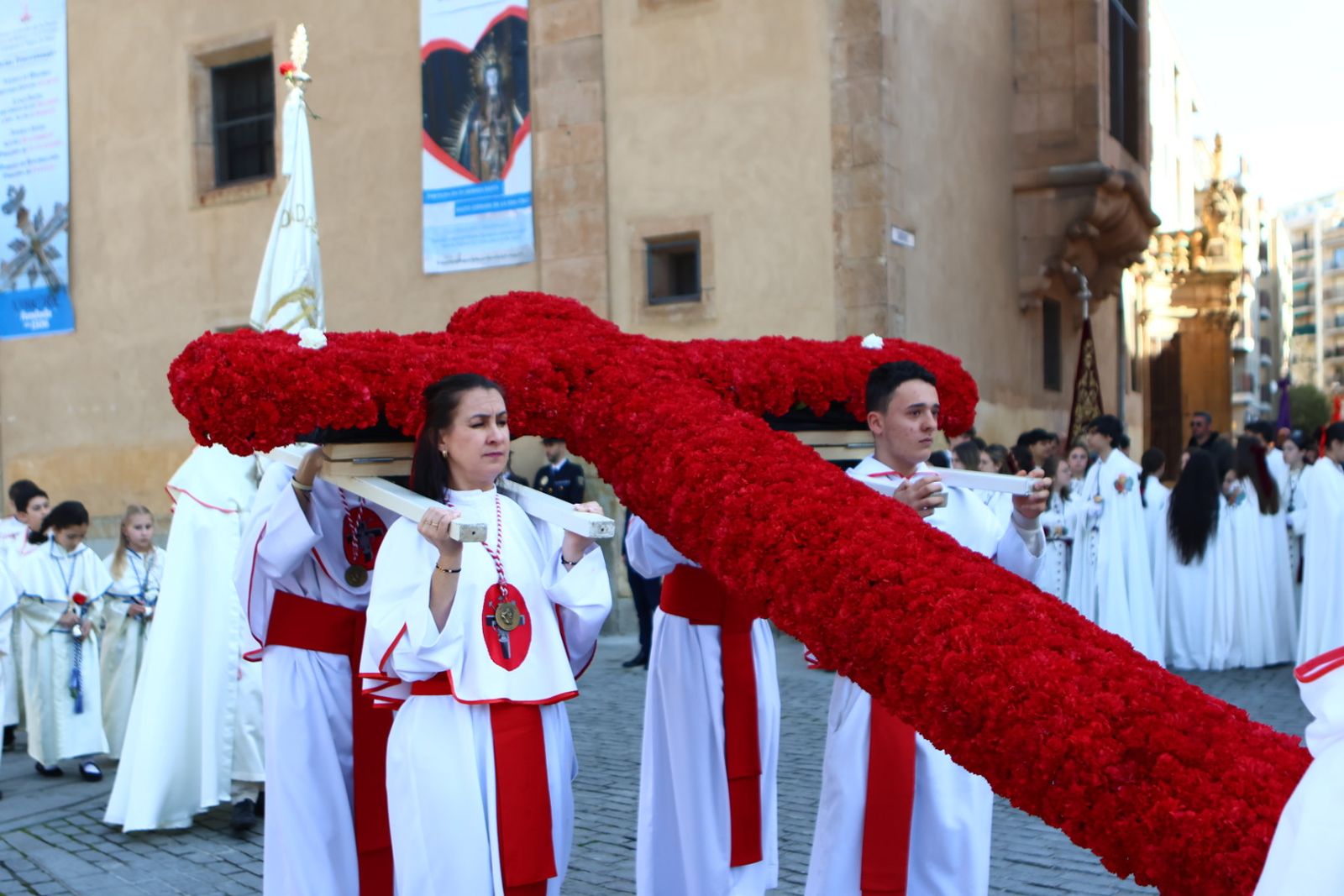Procesión del encuentro de Nuestra Señora de la Alegría y Jesús Resucitado en el Domingo de Resurrección en Salamanca