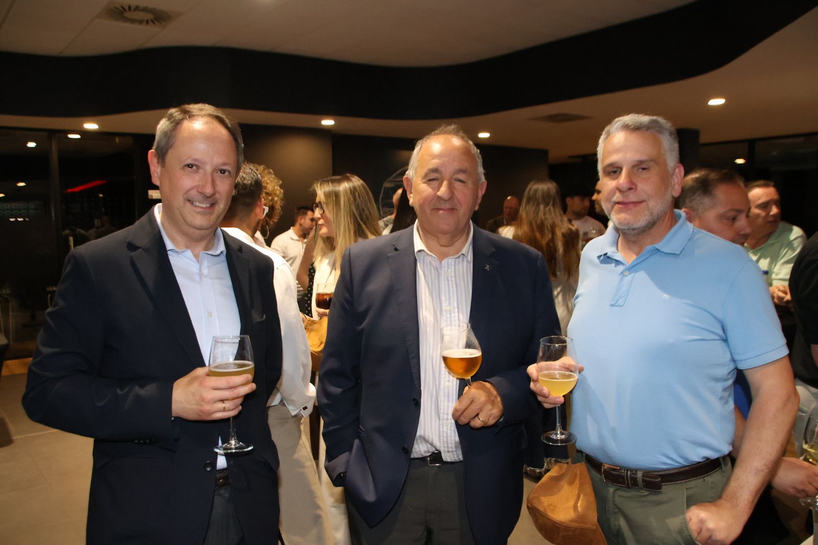 Presentación dos coches en la mercedes