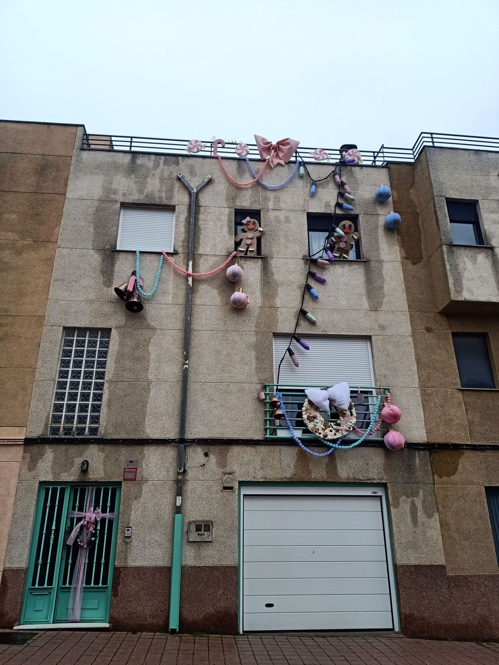 O.J.R. - Decoración navideña situado en una vivienda del camino de Miranda (1).jpg