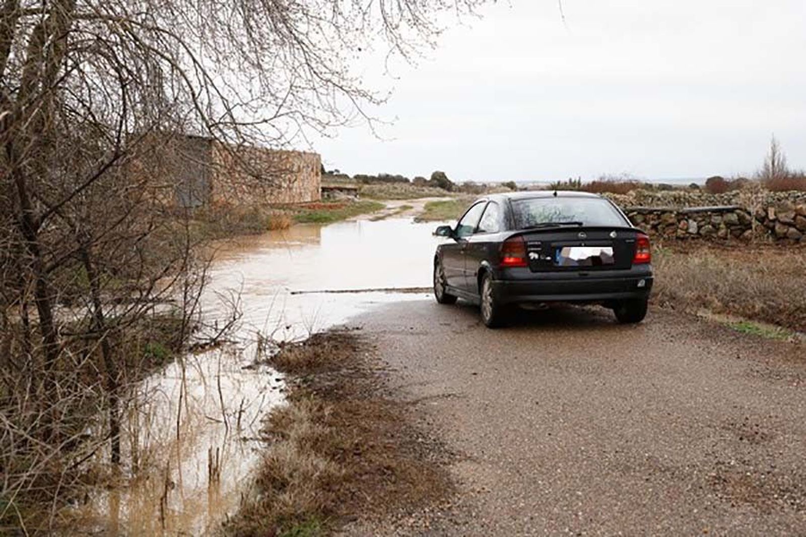 Carretera lluvia inundada