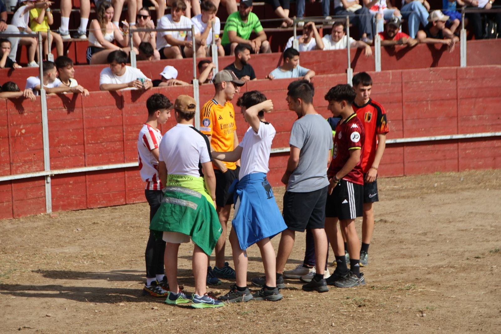 Villamayor capea popular con vaquillas