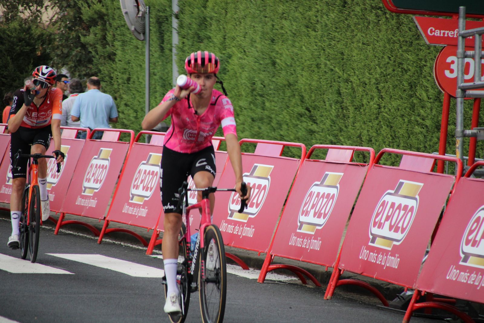 La Vuelta llega a Guijuelo y Philipsen se lleva el esprint