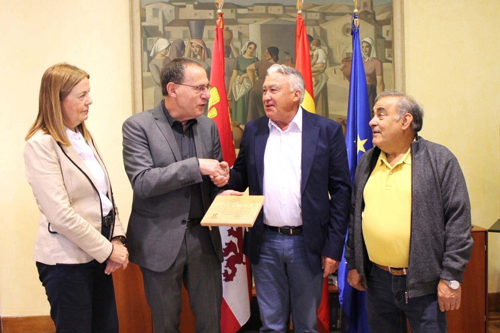 El subdelegado del Gobierno en Zamora, Ángel Blanco, se ha reunido con la Asociación de Empresarios de Sayago.