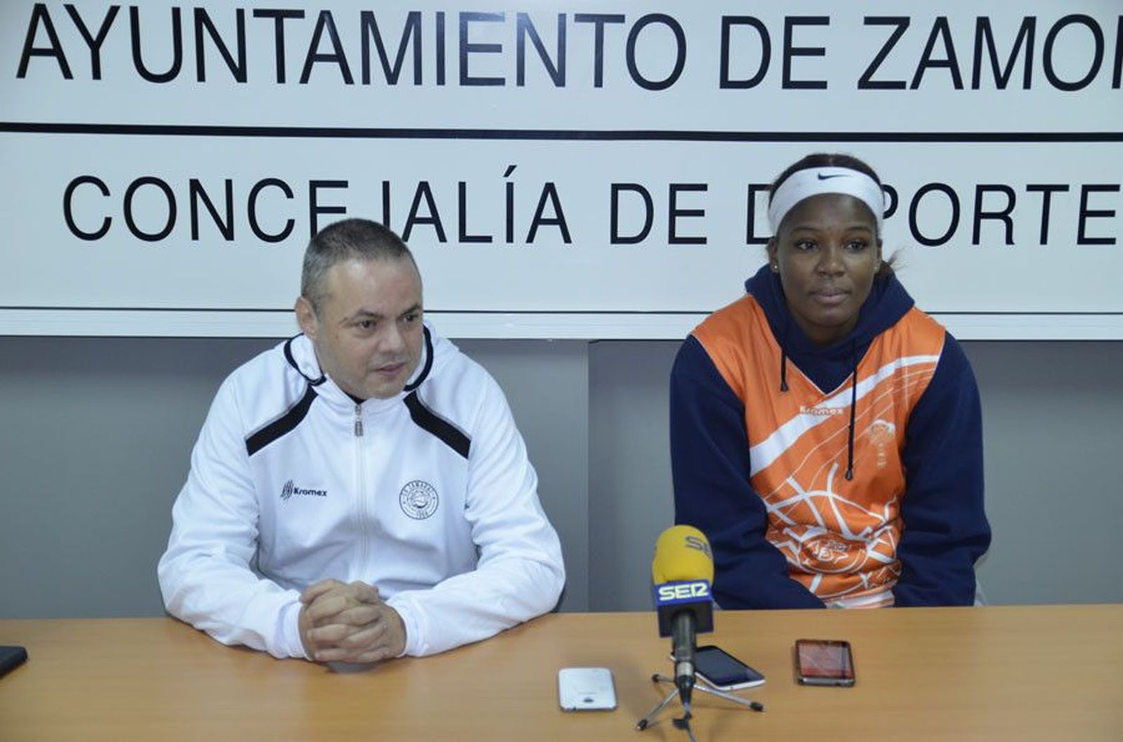 Rueda prensa zamarat