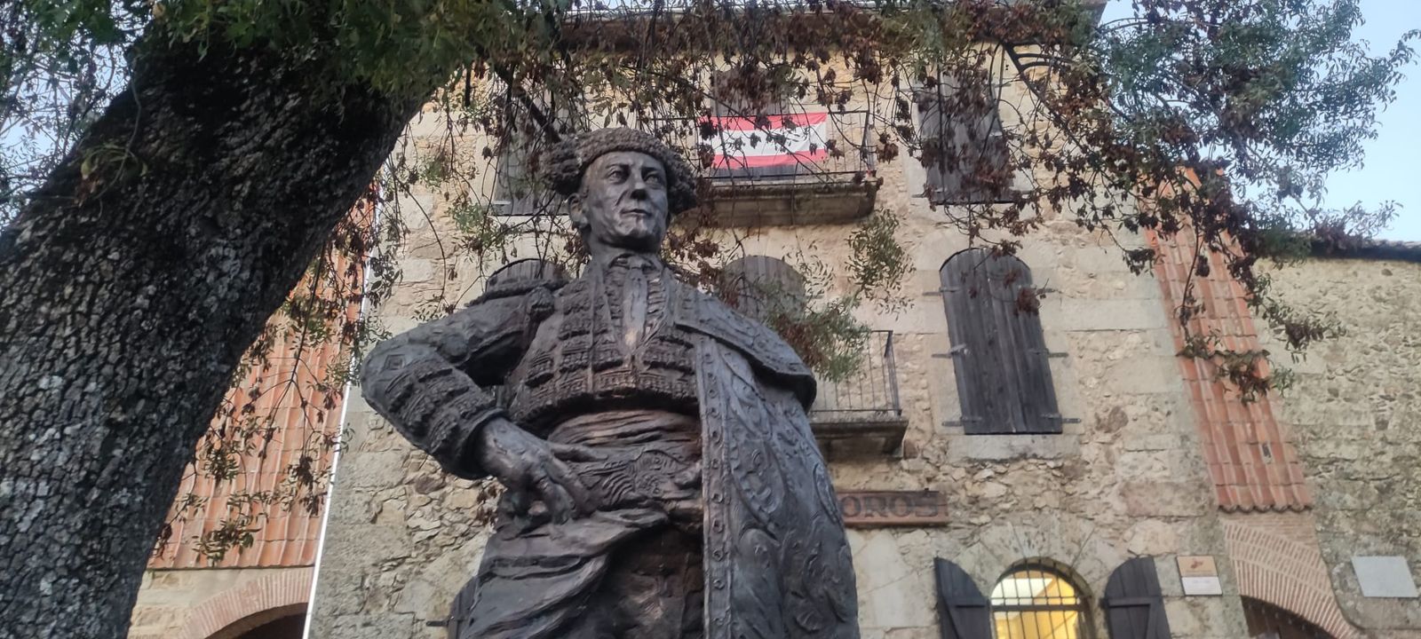 Plaza de toros El Castañar junto al Santuario de la Virgen del Castañar, en Béjar. Foto de archivo