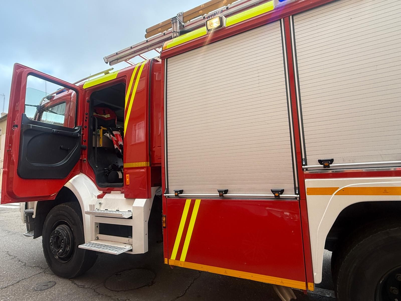Amplio despliegue de los servicios de emergencia tras la intoxicación de una mujer en la calle Volta