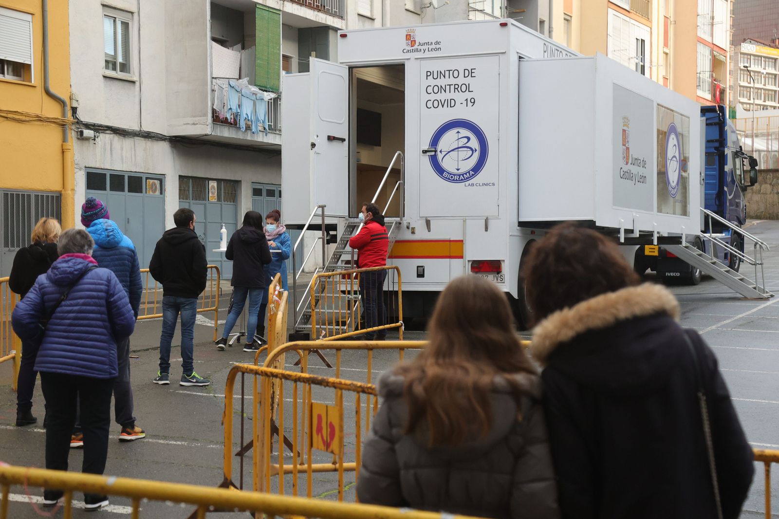 Campaña de test de antígenos para diagnóstico de la Covid  19 en una unidad móvil contratada por la Consejería de Sanidad, en Guijuelo(Salamanca). ICAL (3)