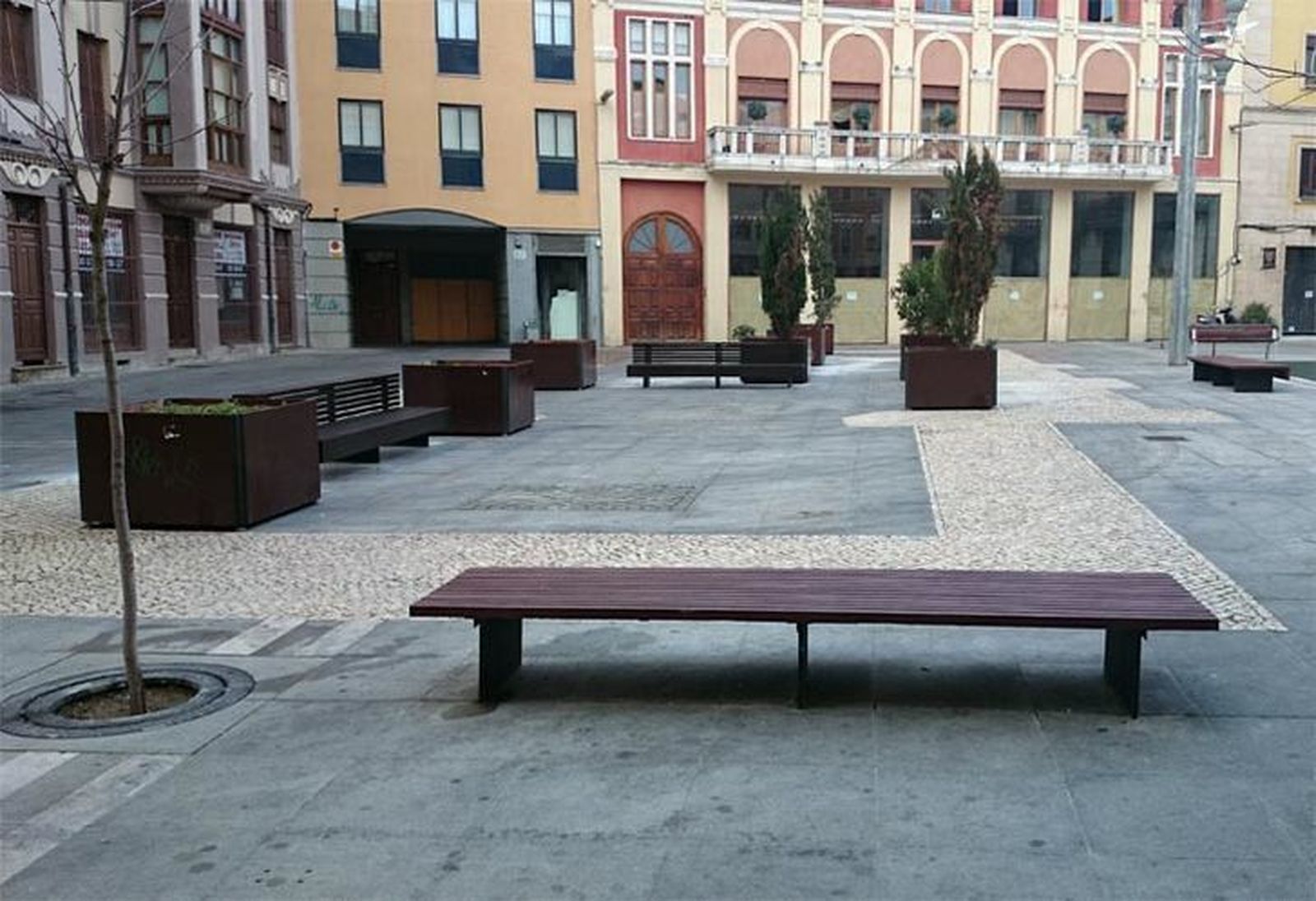 Izquierda Unida solicita al Ayuntamiento  que retire el mobiliario urbano de la Plaza San Gil