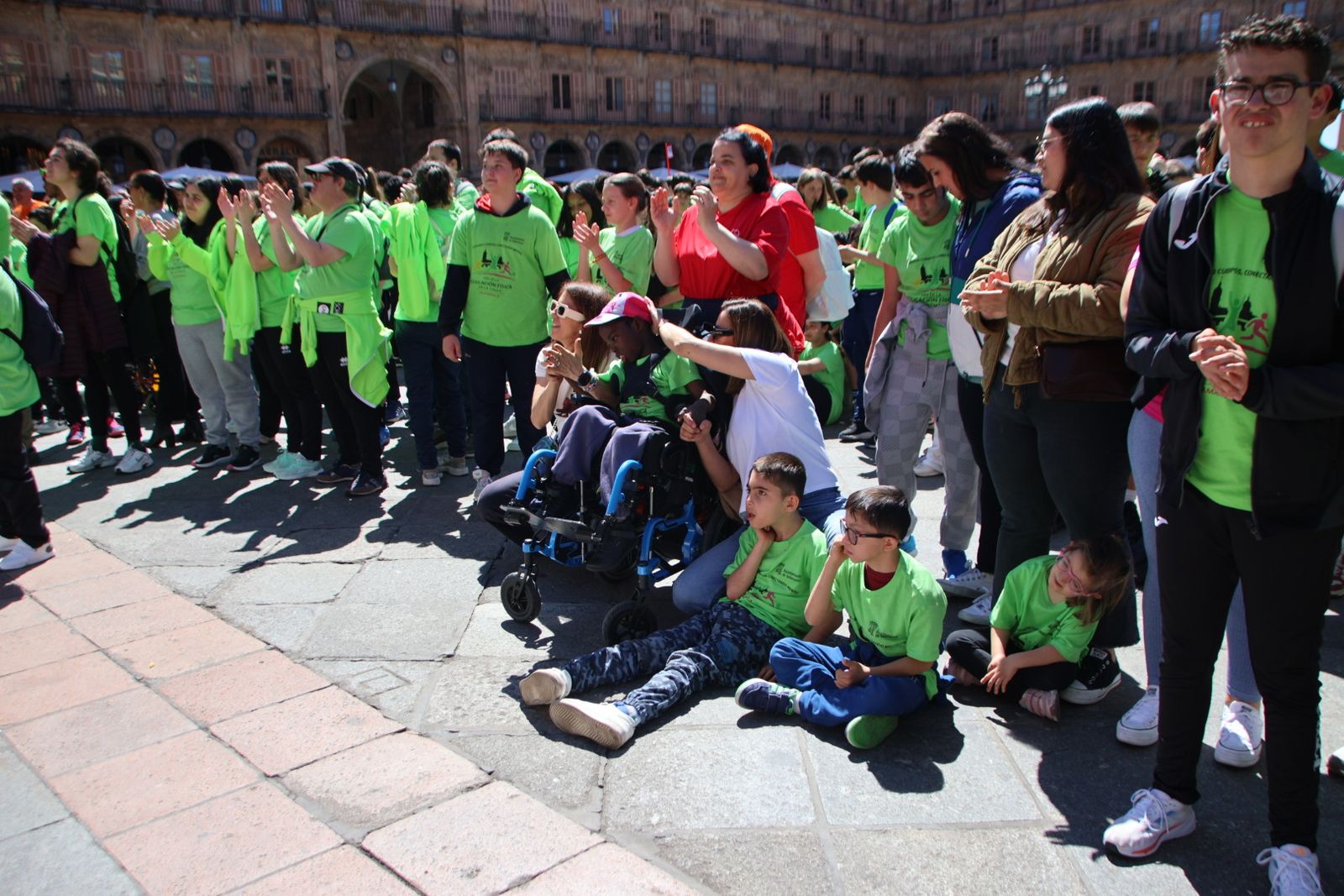 El alcalde de Salamanca, Carlos García Carbayo, participa en el Día de la Educación Física en la calle