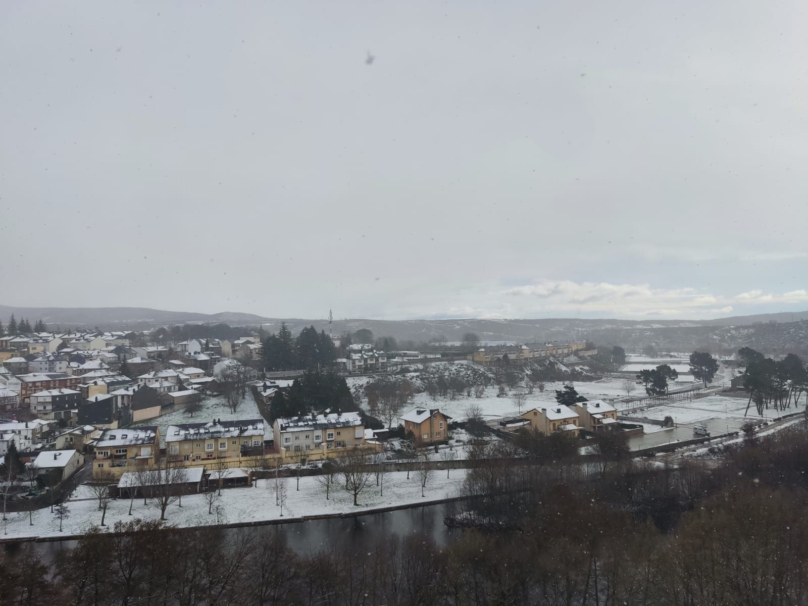 la-nieve-deja-una-espectacular-estampa-en-puebla-de-sanabria-1