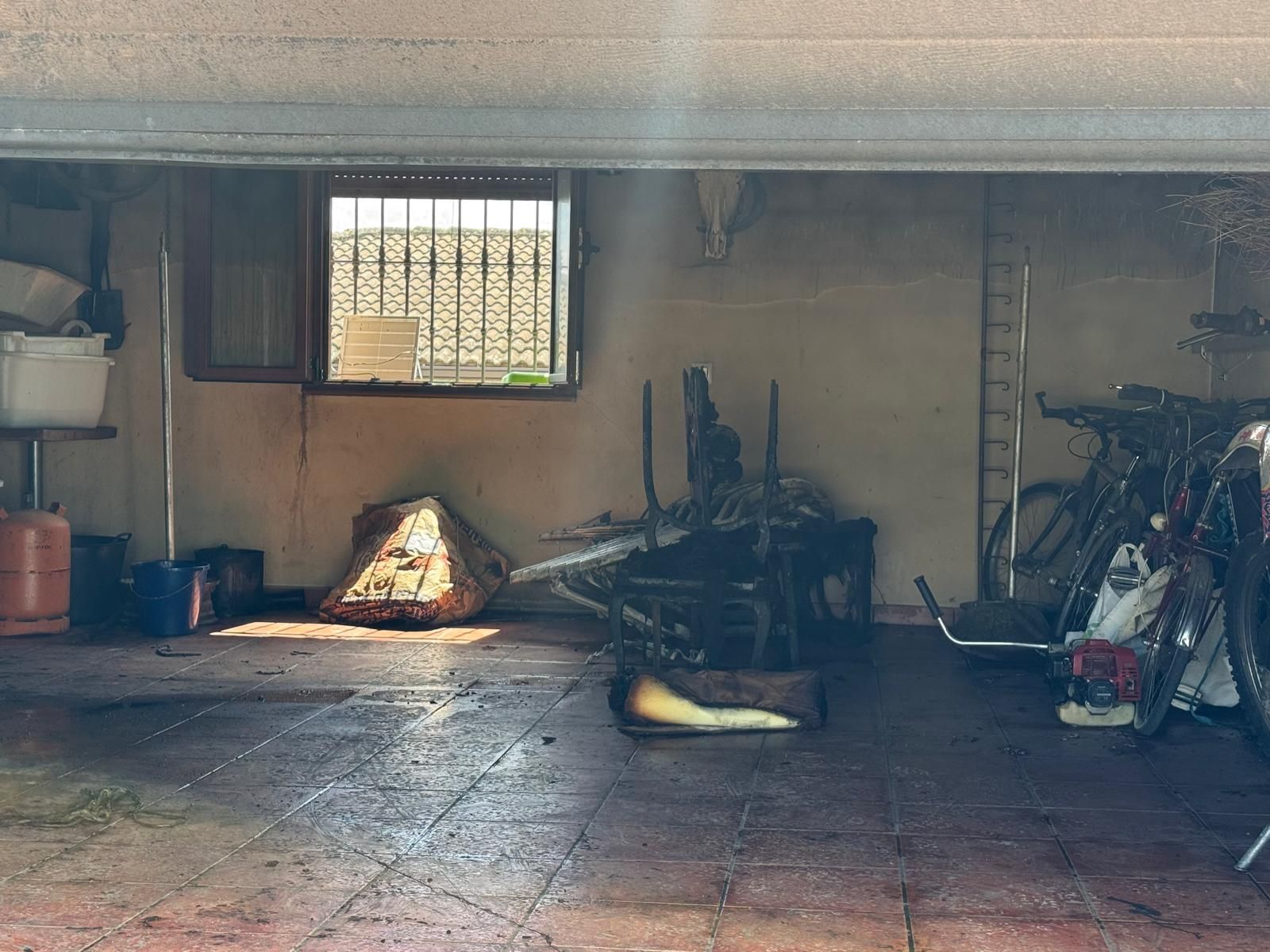 Una vivienda arde en Peralejos de Solís tras comenzar un incendio en la chimenea de la cocina Una vivienda arde en Peralejos de Solís tras comenzar un incendio en la chimenea de la cocina